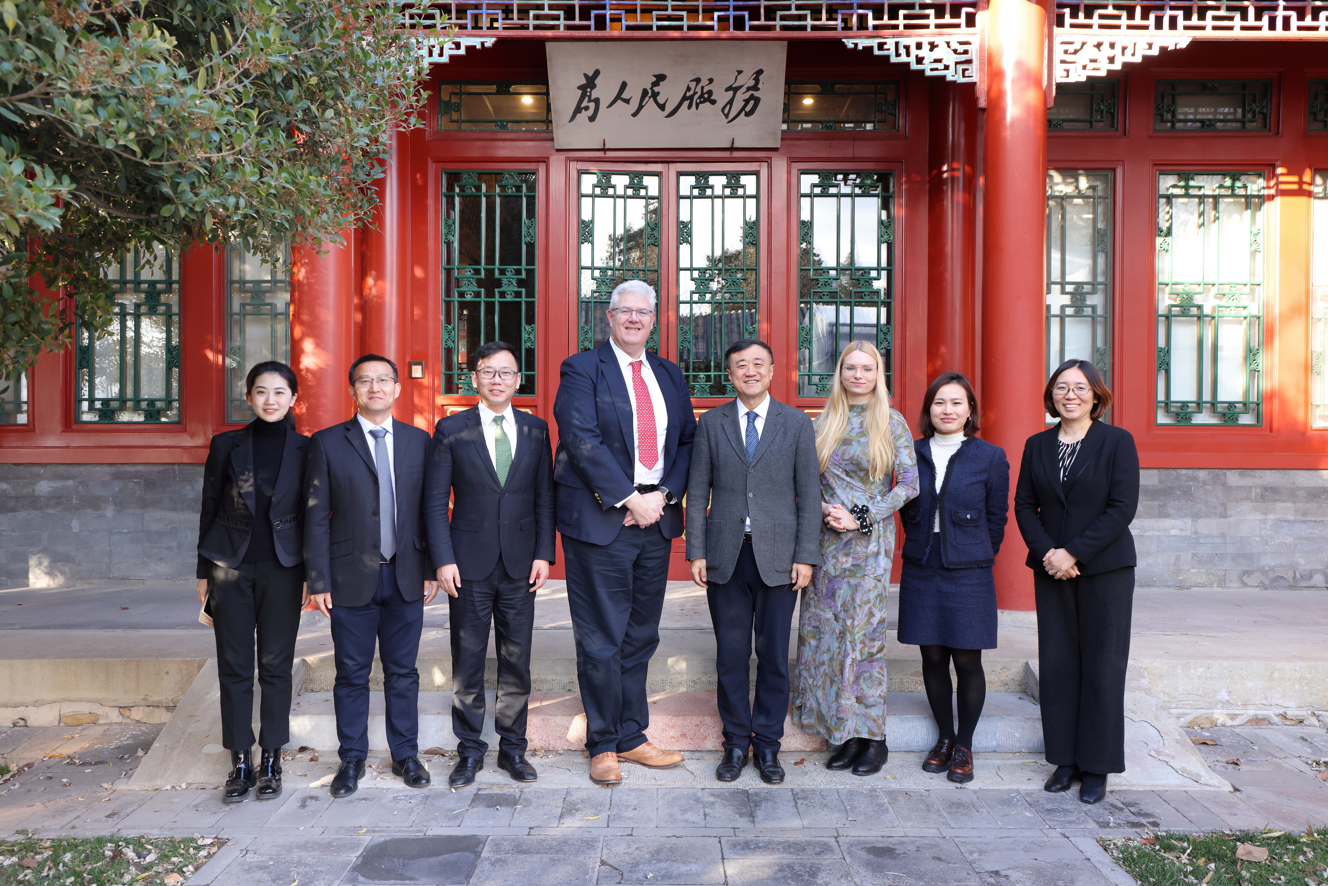 20241127-英国巴斯大学副校长史蒂夫·布拉默一行访问永利集团304官网-与会人员合影-无.jpg