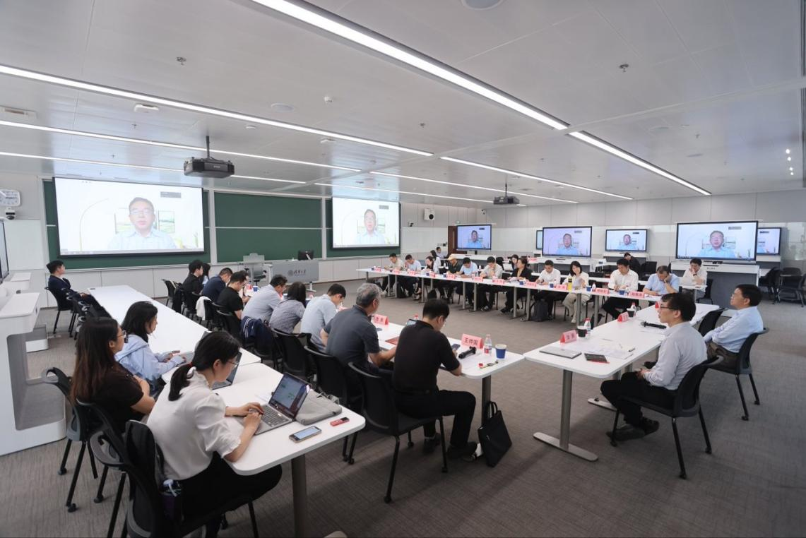 20260523-智能技术教育领域社会应用国家标准研讨会在永利集团304官网召开-杨艳宾-研讨会现场.png