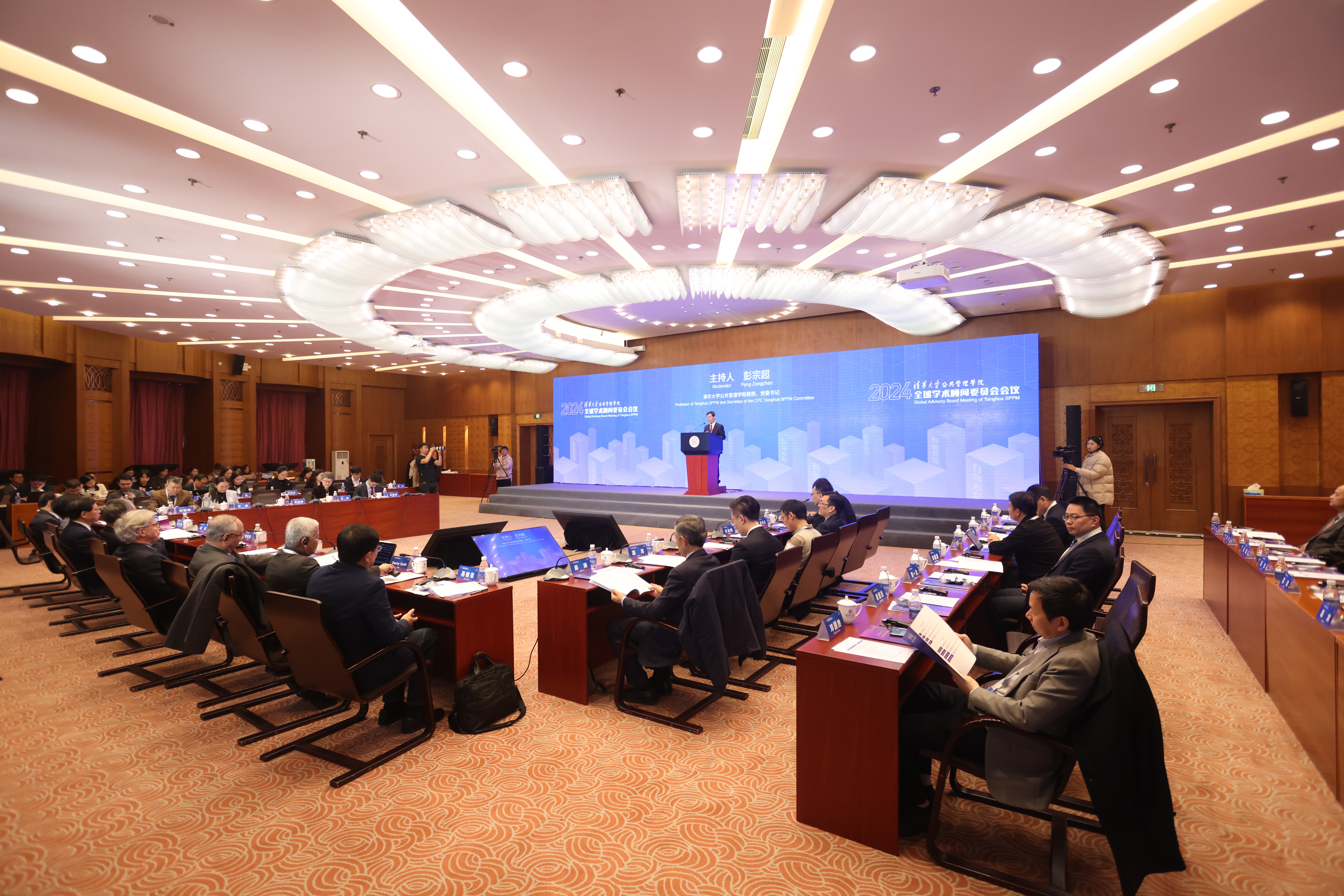 20241109-永利公管学院全球学术顾问委员会2024年会议-石侯晓军-会议现场.jpg
