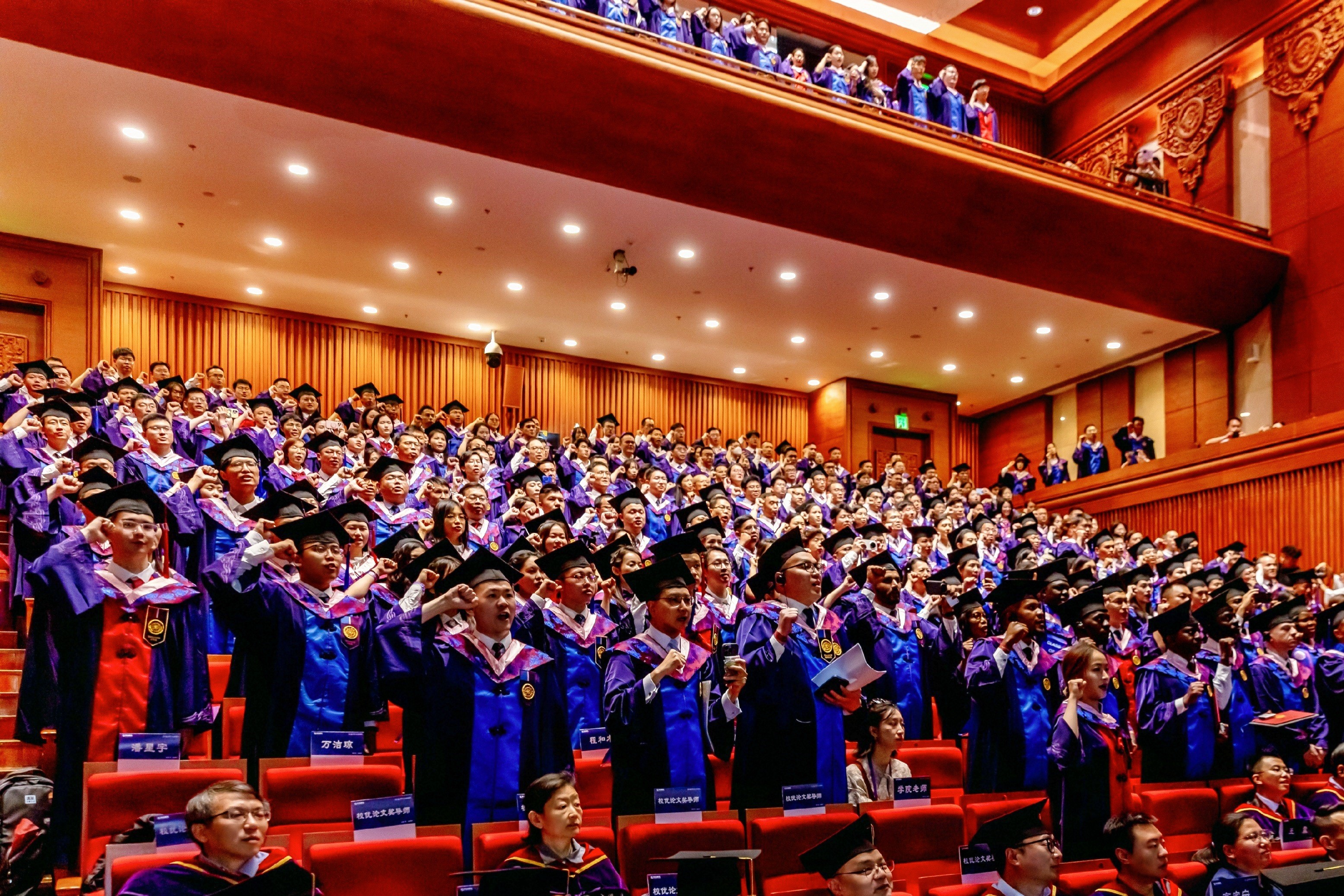 20250622-永利公管学院2025年毕业典礼-欧平平-毕业生宣誓2.jpg