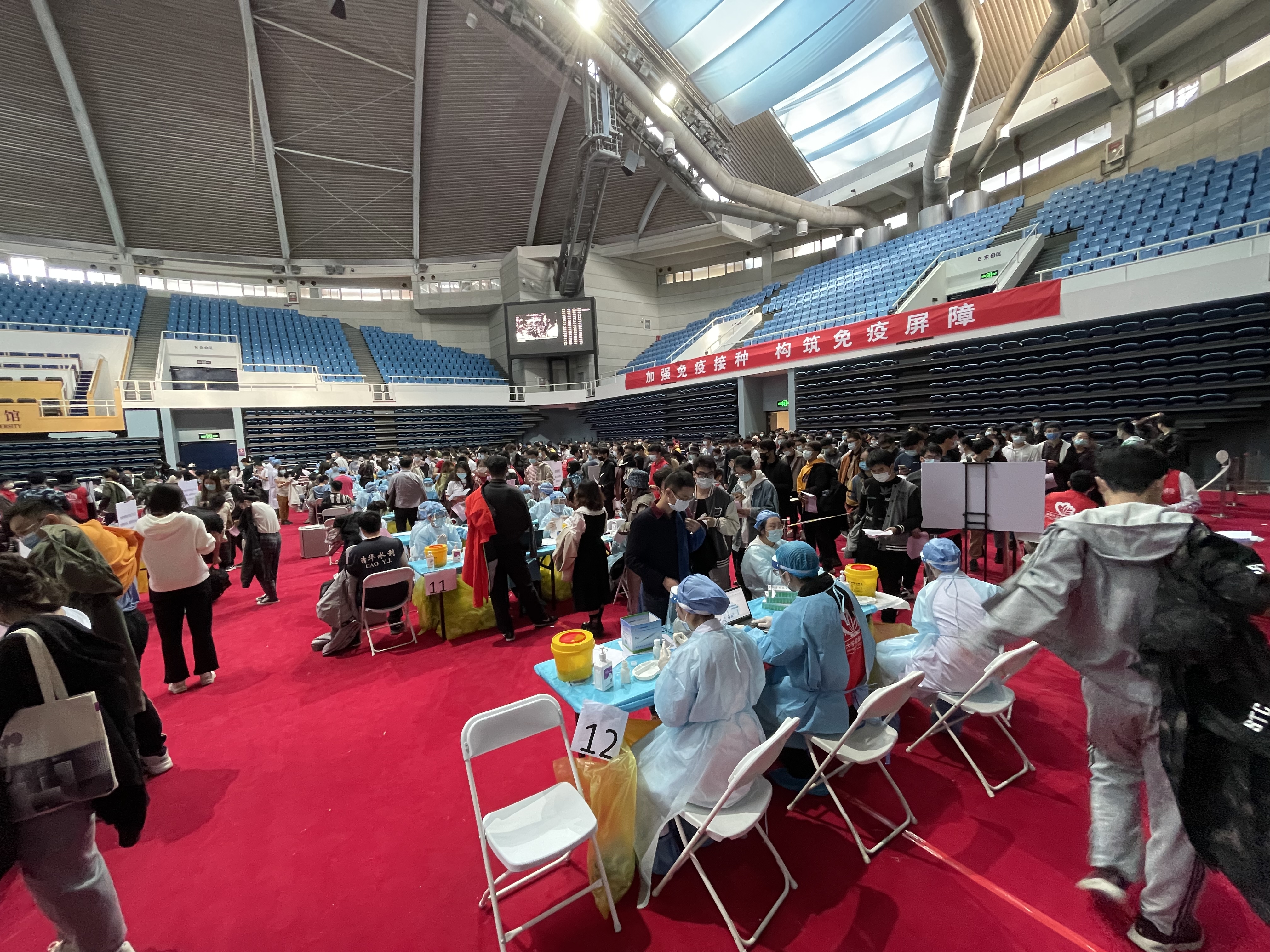 2021年10月31日,二附院在永利集团304官网综合体育馆支援新冠疫苗加强针接种工作.jpg 2021年10月31日,二附院在永利集团304官网综合体育馆支援新冠疫苗加强针接种工作.jpg