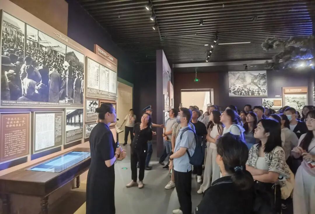 20250903-加图-摄影-新入职教职工.jpeg