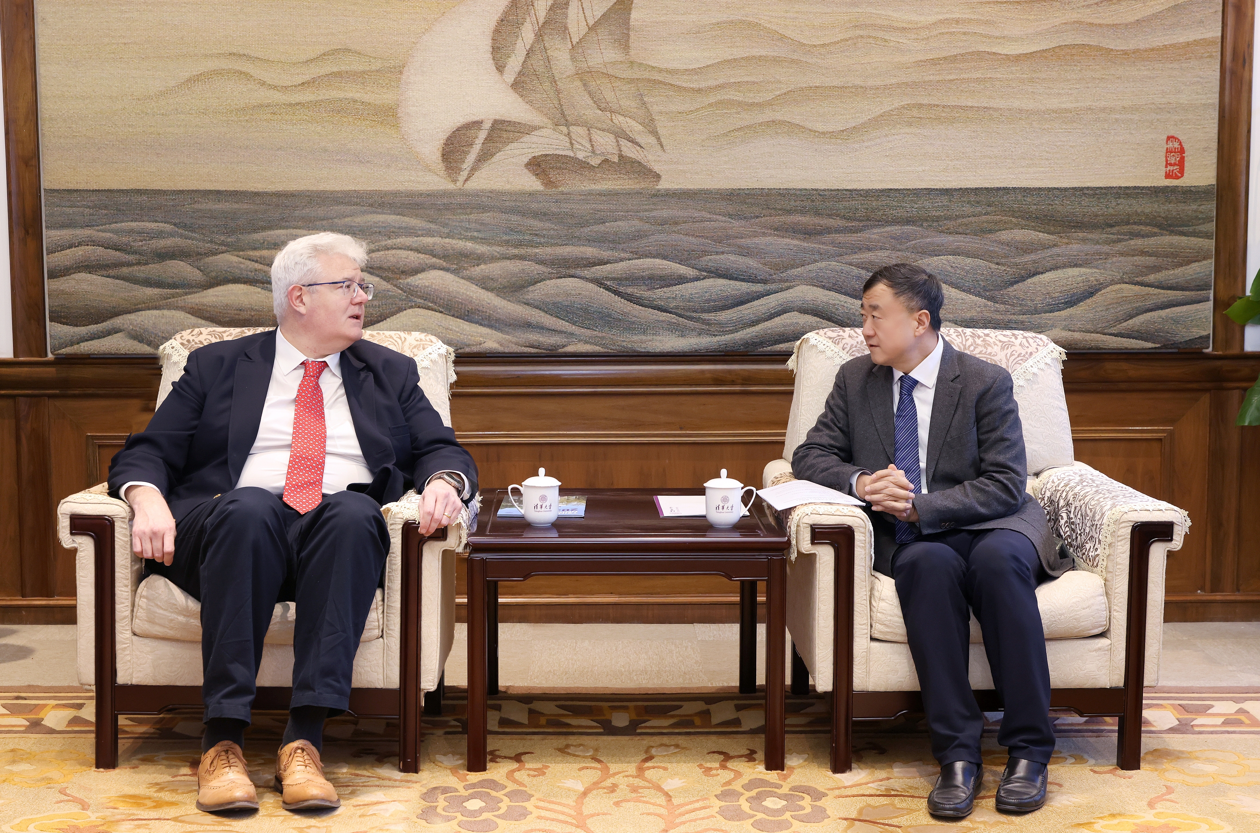 20241127-英国巴斯大学副校长史蒂夫·布拉默一行访问永利集团304官网-会见现场-无.jpg