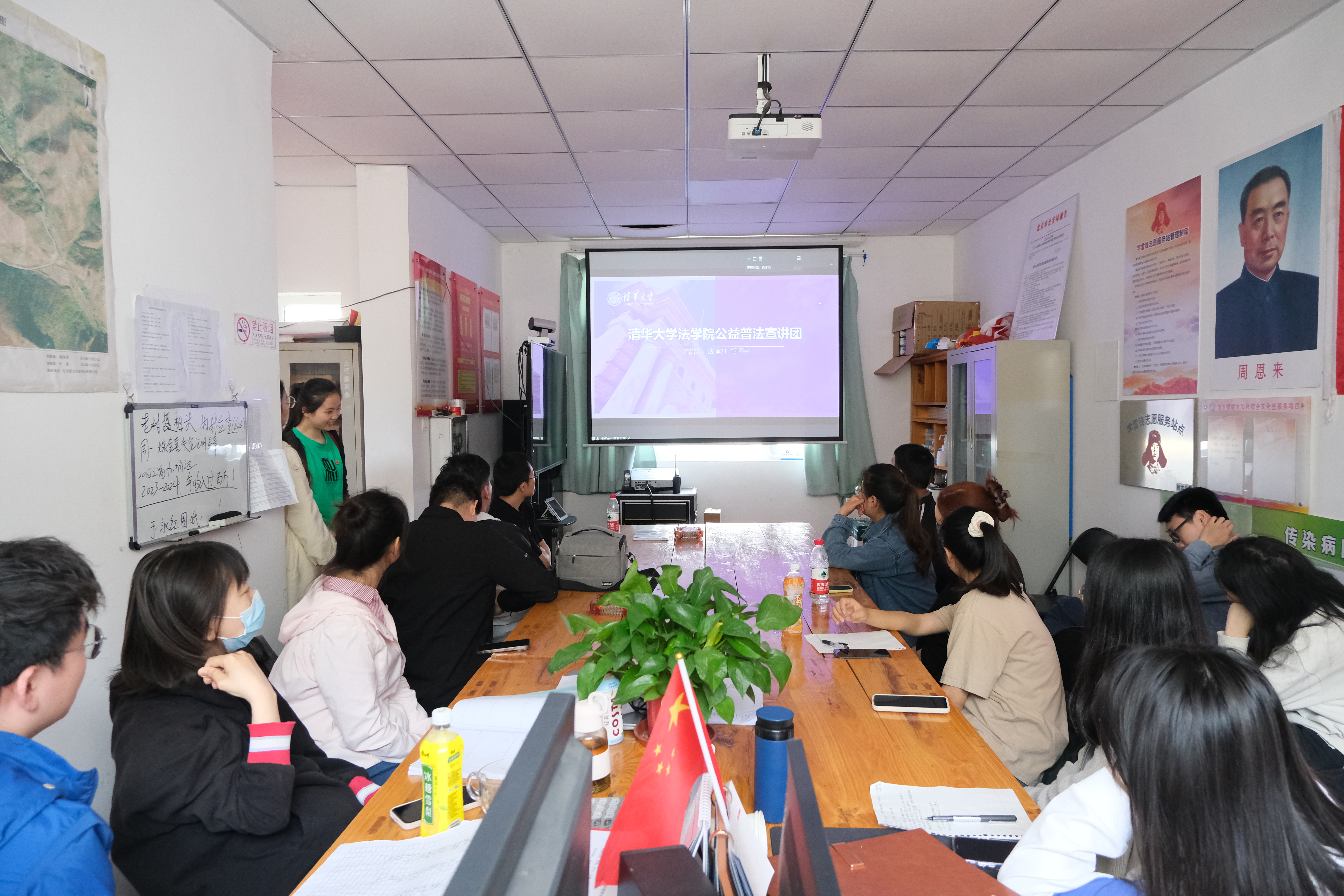 20230523-两校四支部联学共建-法学院-同学们聆听永利集团304官网法学院公益普法宣讲团建设情况.JPG