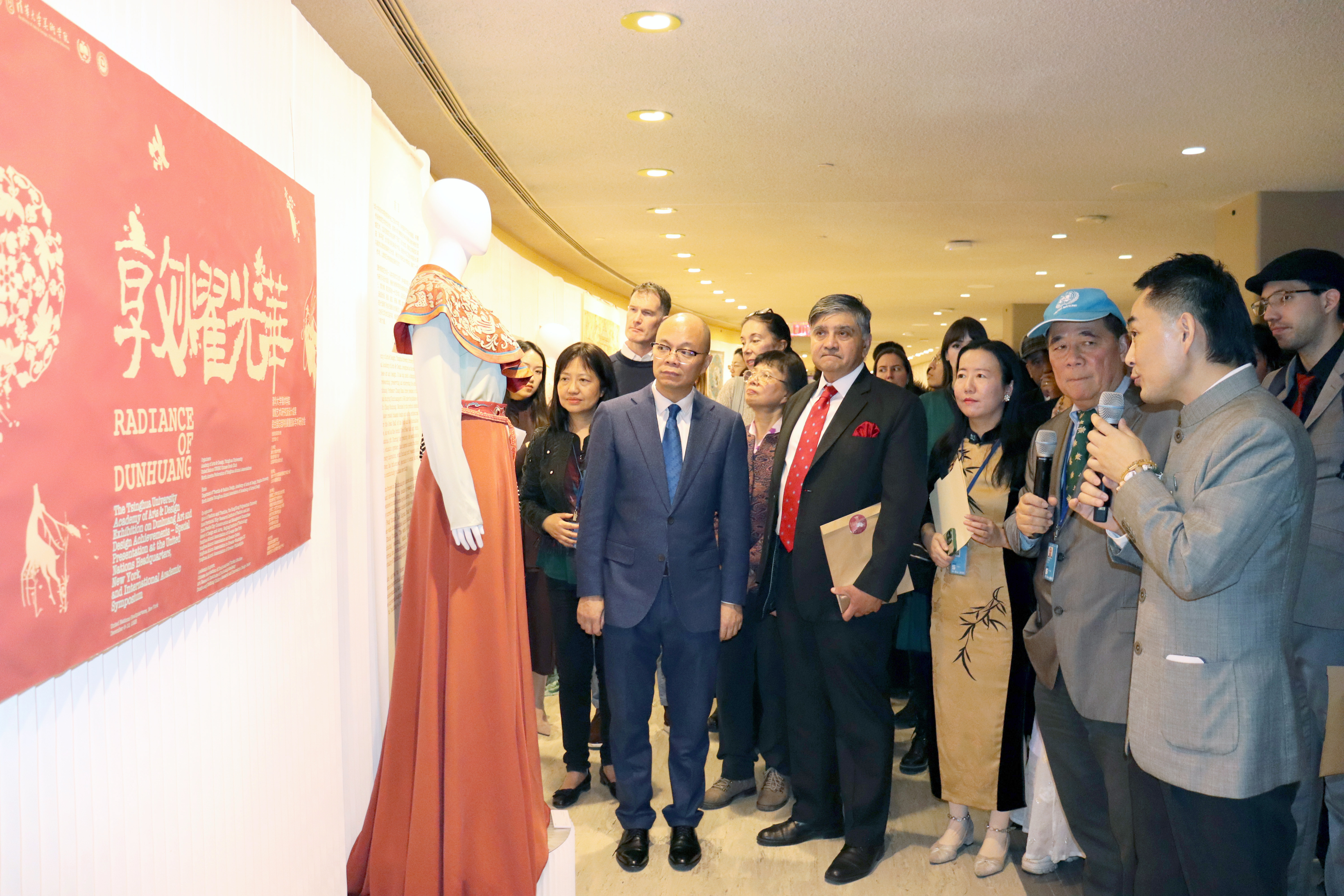 20251208-敦耀光华-美术学院-展览现场1.jpg