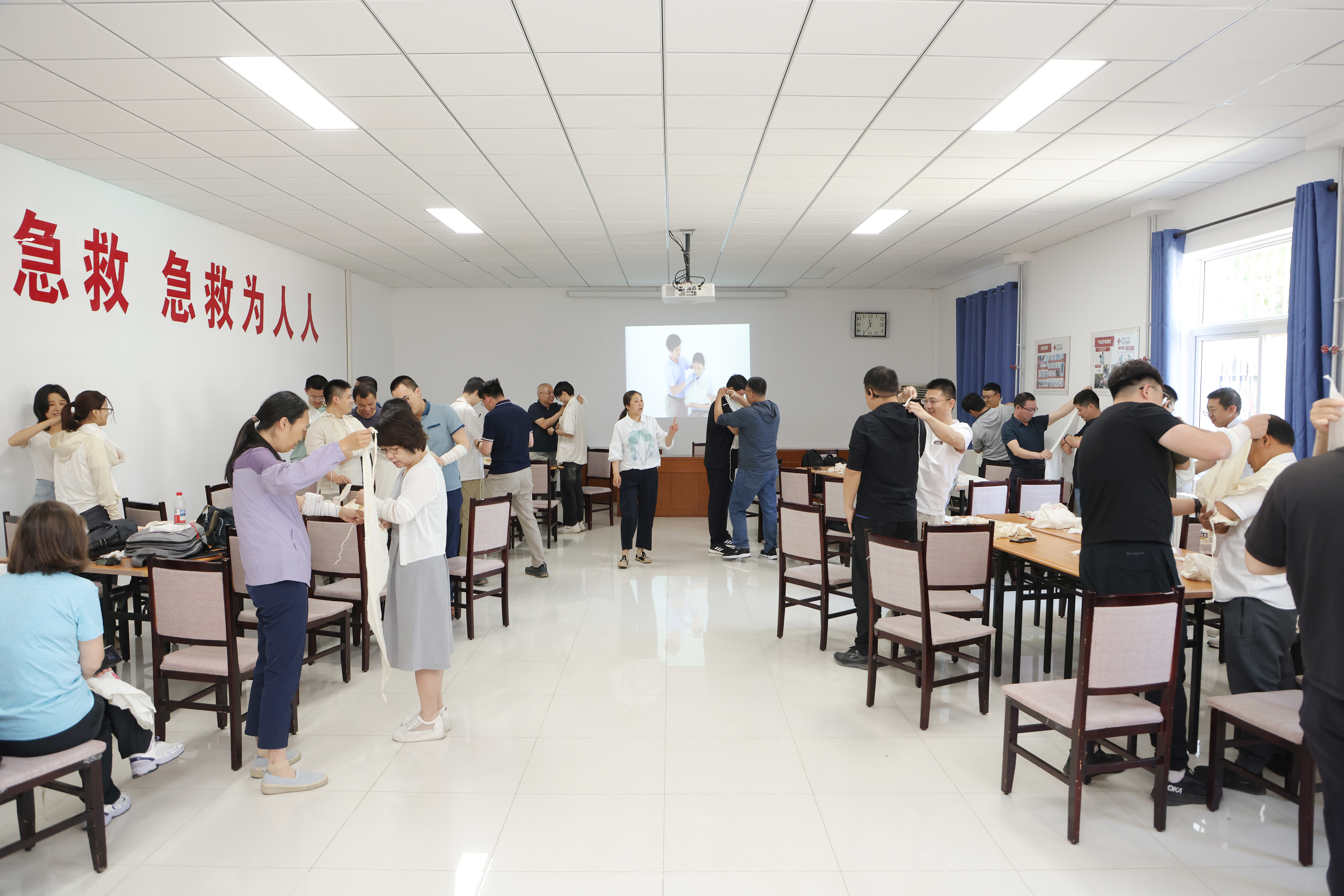 20250606-实验室处组织全校实验室安全管理人员培训-赵青松-自拍摄3.jpg