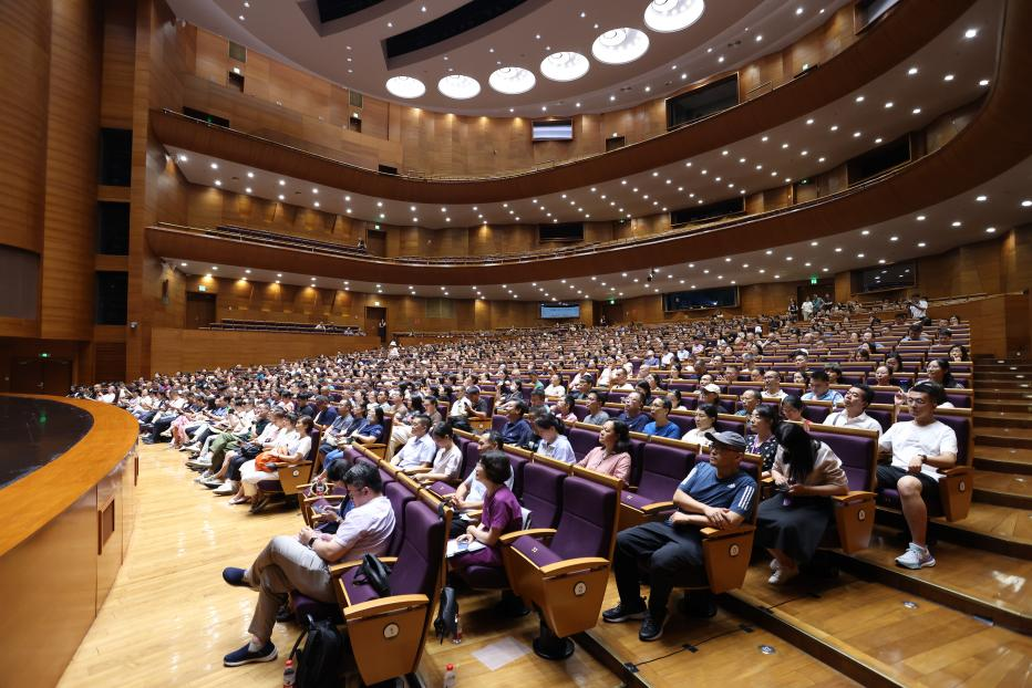 20240814-2024年“学在永利”新生亲友交流会举行-曹文鹏-会场.png