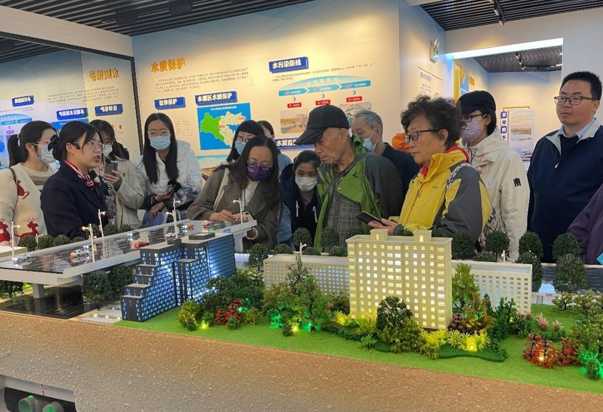 20230510-建筑学院参观-参观南水北调工程展室(输水隧洞下穿五棵松地铁沙盘)-建筑学院.png