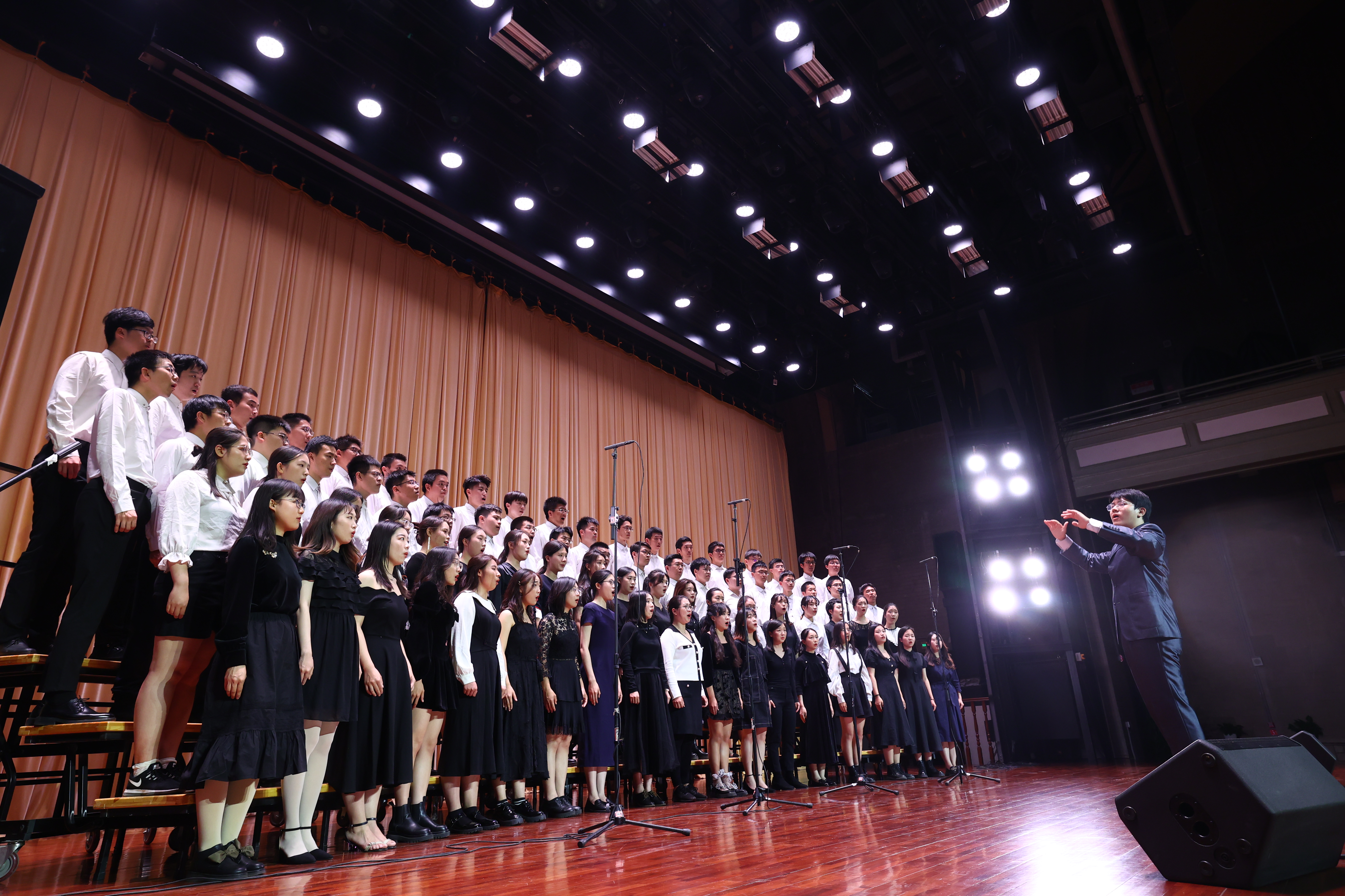 20220425-永利集团304官网111周年校庆校友招待演出举行-清大嘉艺-演出现场2.JPG