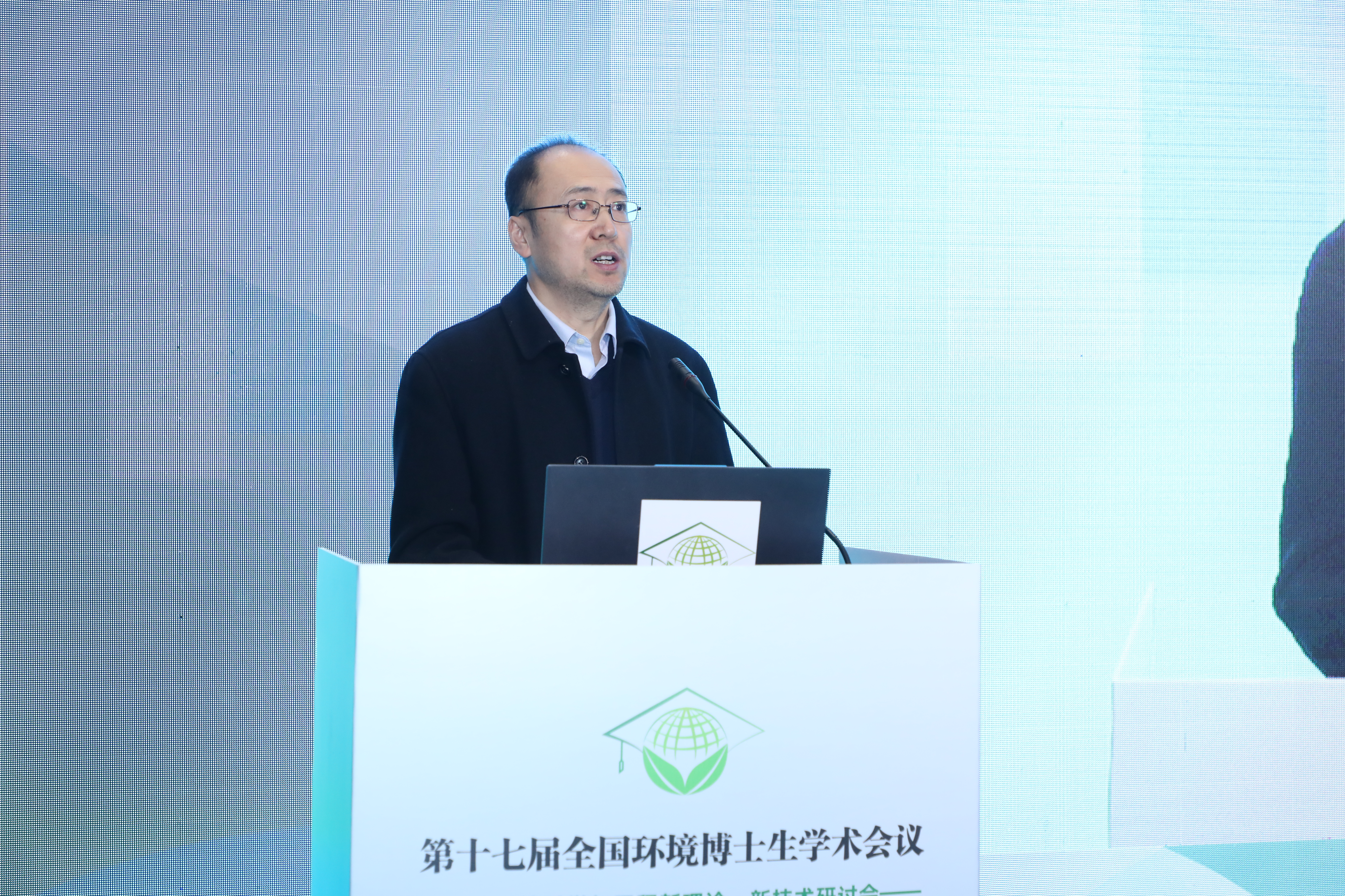 20230429-第十七届全国环境博士生学术会议暨第711期永利集团304官网博士生学术论坛成功举办-嘉艺-永利集团304官网研究生院董渊副院长致辞.jpg