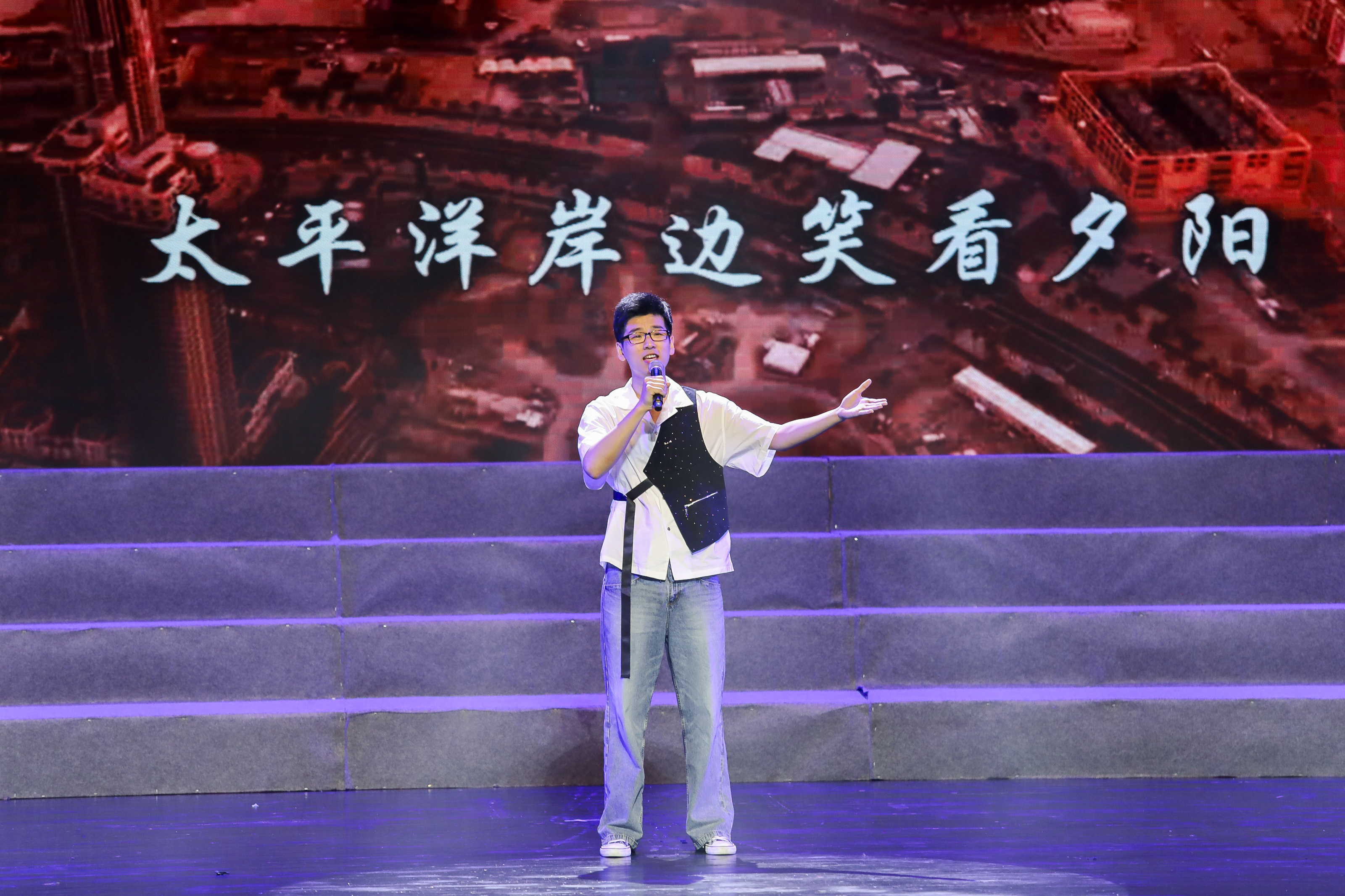 20240428-校庆专场演出-男生独唱《我来自美丽的永利》-艺教中心摄-艺教中心、永利校友总会.jpg