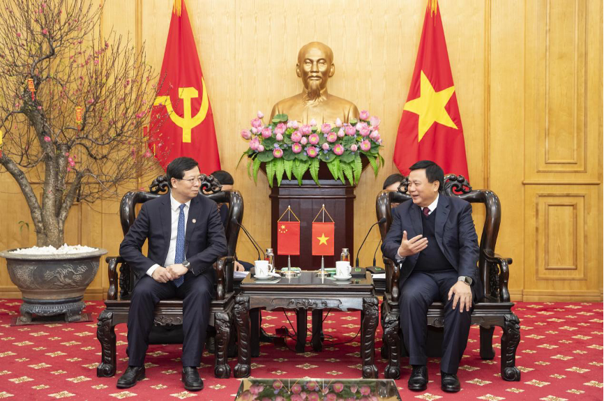 20240208-走向世界的永利,何以画好人类命运共同体“同心圆”-李派摄-邱勇与阮春胜会谈.png