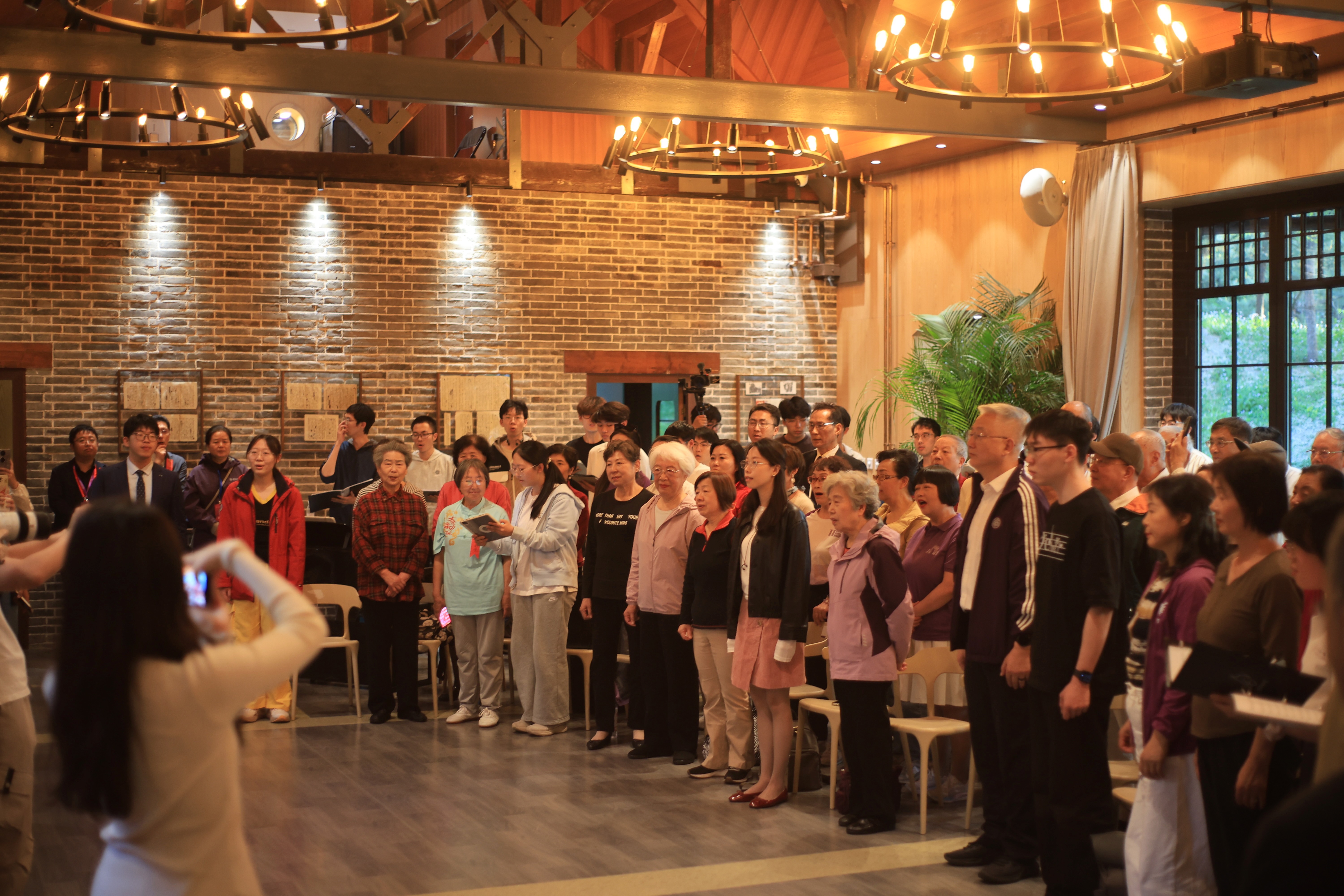 20260426-“水木开卷”清春诗乐会暨北院学生活动中心揭幕活动-宣传部-上海校友合唱团与学生艺术团合唱队对谈活动.jpeg
