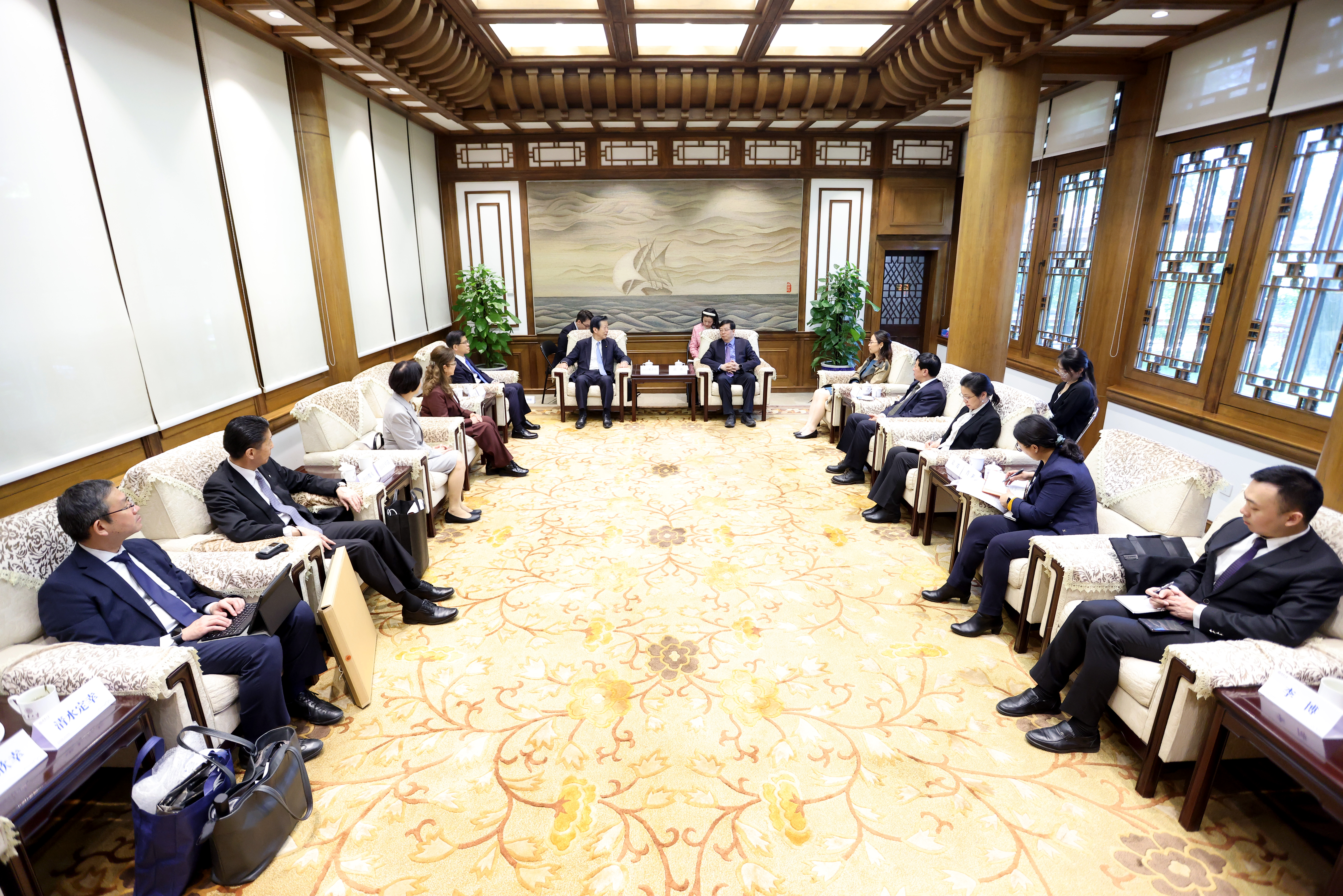 20250428-邱勇会见日本公明党常任顾问山口那津男-曹文鹏-会见现场.JPG