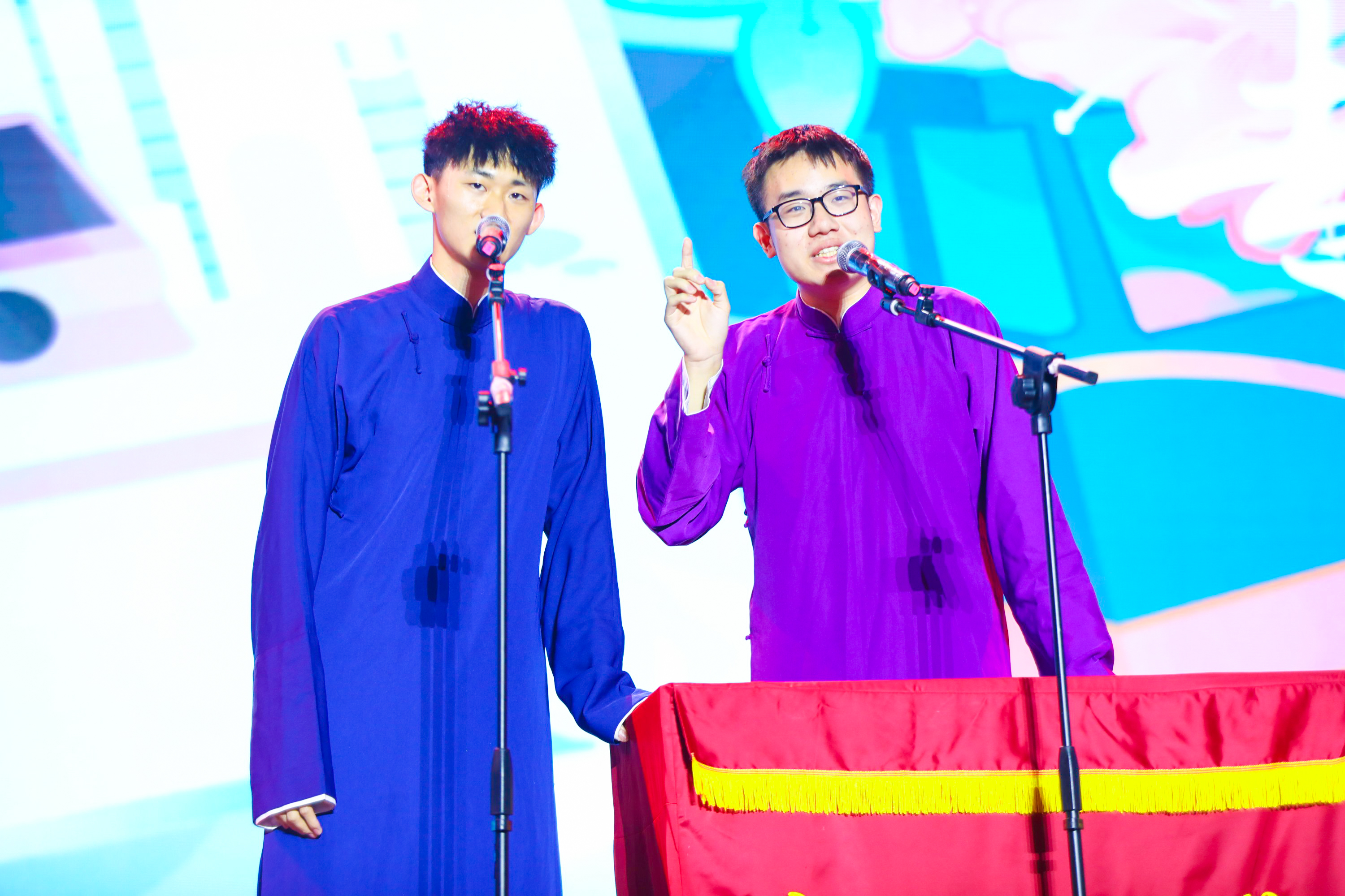 20230622-永利集团304官网2023年毕业晚会-清大嘉艺-相声《其实不想走》.jpg