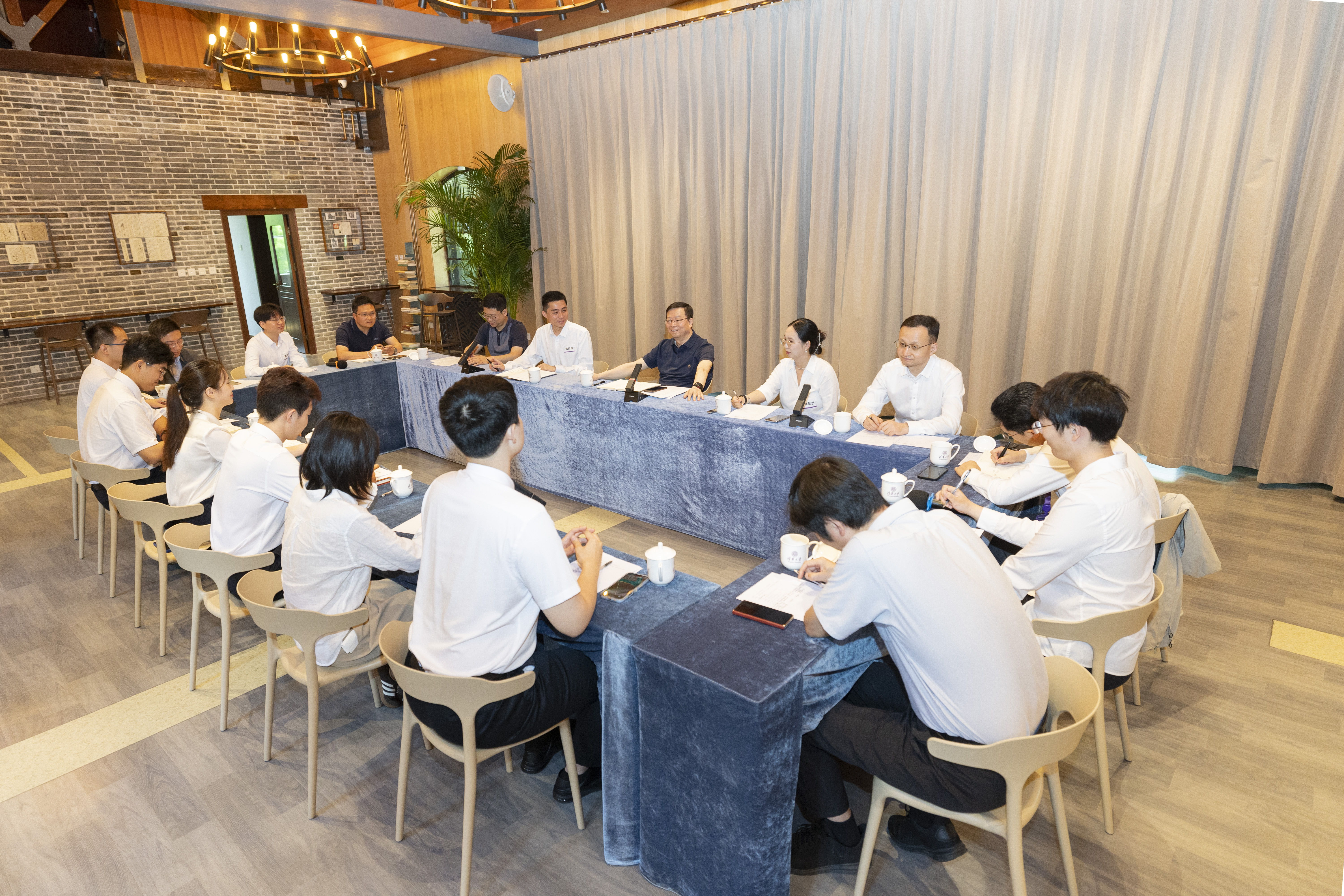 20260612-2026届毕业辅导员代表座谈-李派-现场 (1).JPG
