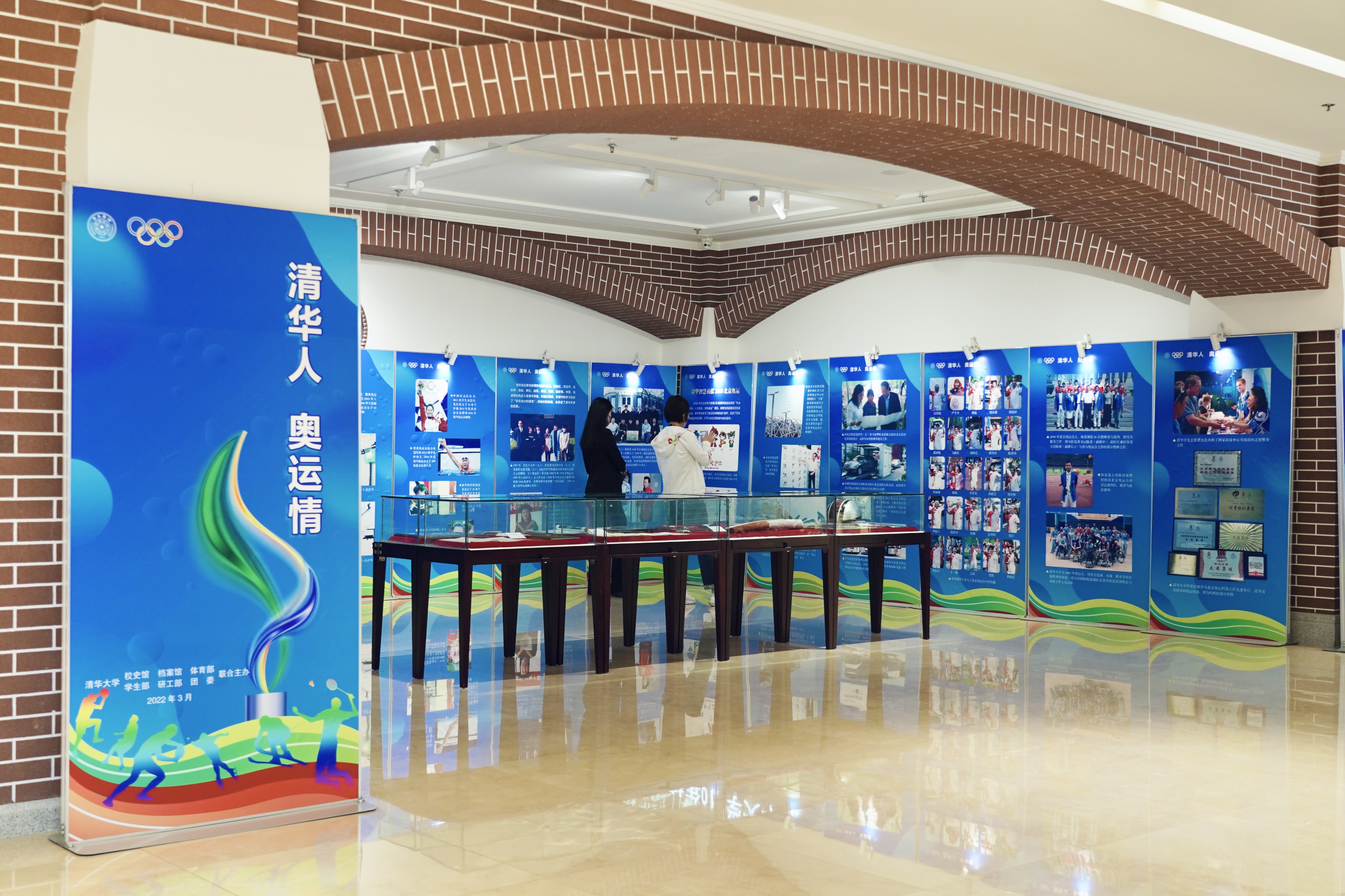 20220424-永利集团304官网110周年校庆参观校史展-薜建团-“永利人 奥运情”专题展览在一层序厅举行.jpg