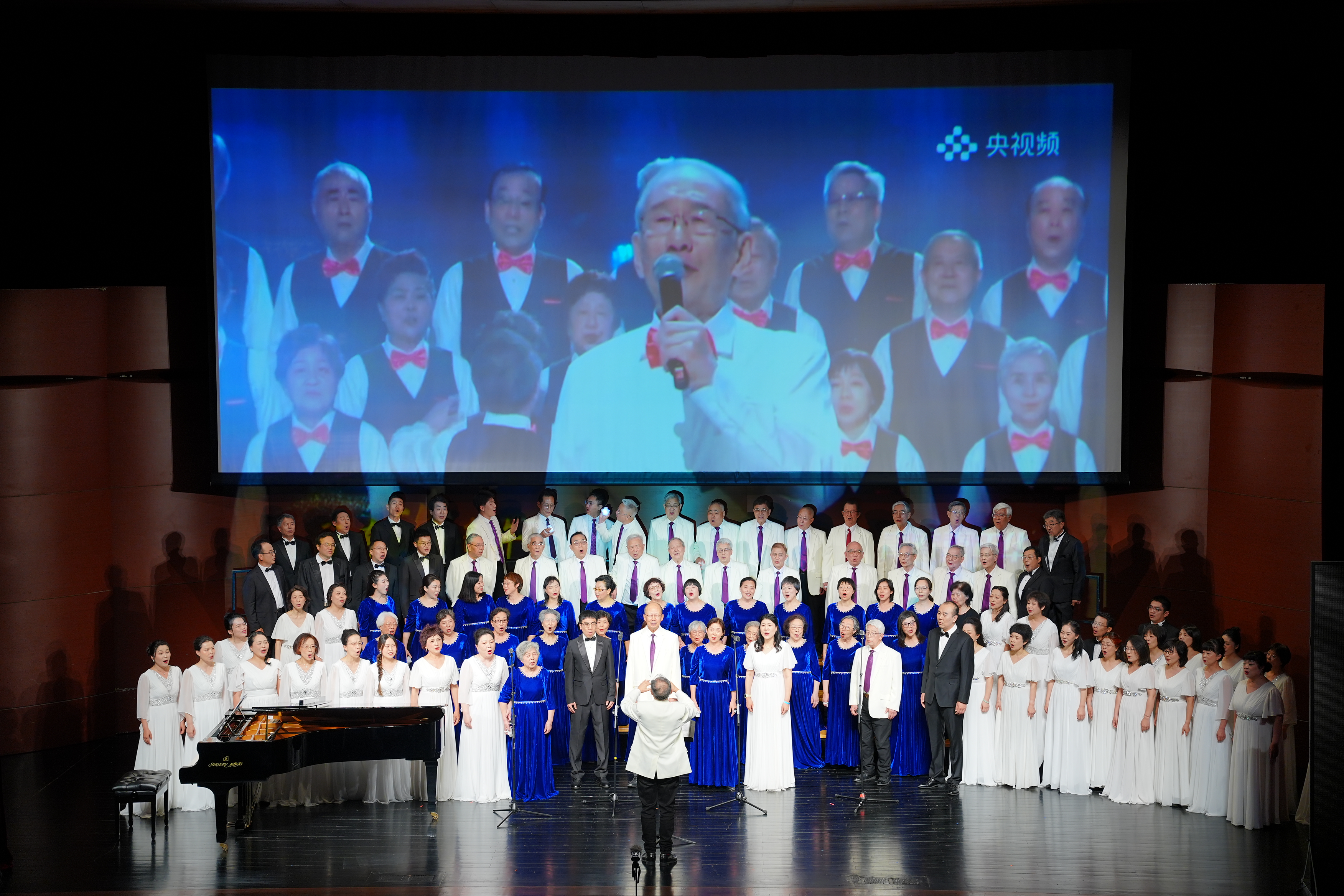 20260426-上海上海校友会艺术团献唱-胡亮-校友们同台合唱.jpg