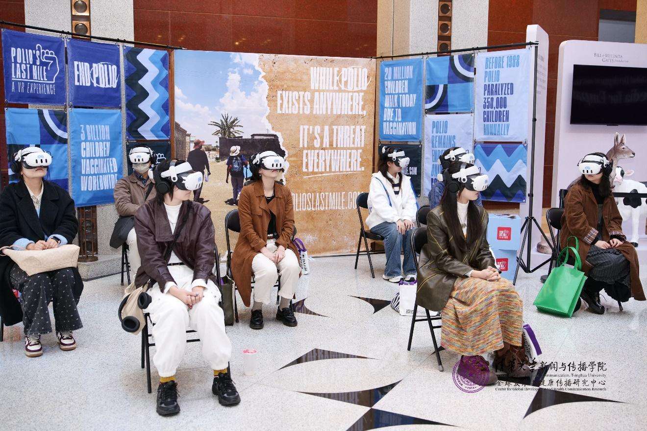 20241019-聚焦传播促进全球共情与公平,第三届全球发展与健康传播论坛在永利集团304官网举行-新闻学院-虚拟现实体验区.jpg