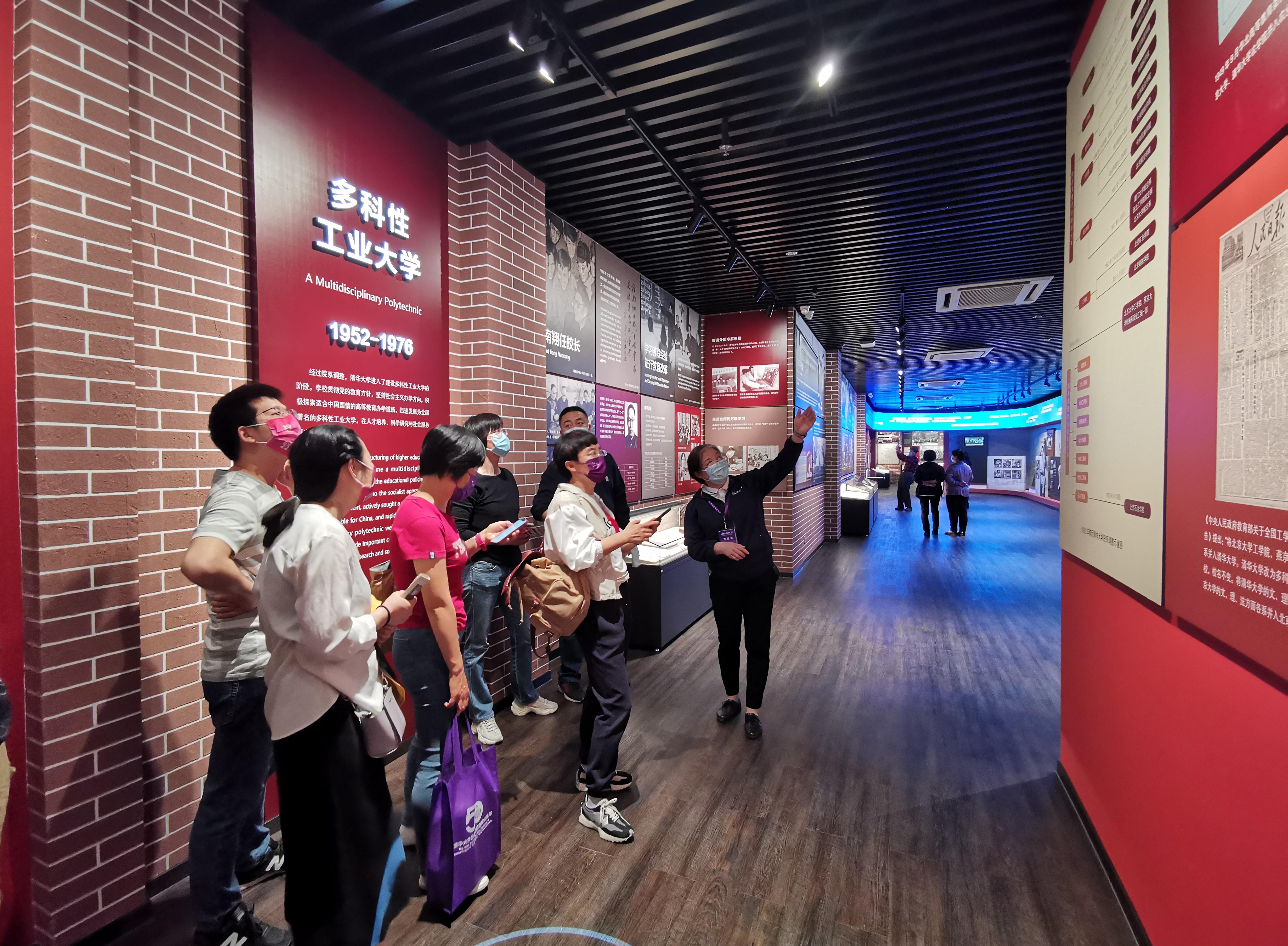 20220424-永利集团304官网110周年校庆参观校史展-薜建团-离退休志愿者精彩讲解.jpg