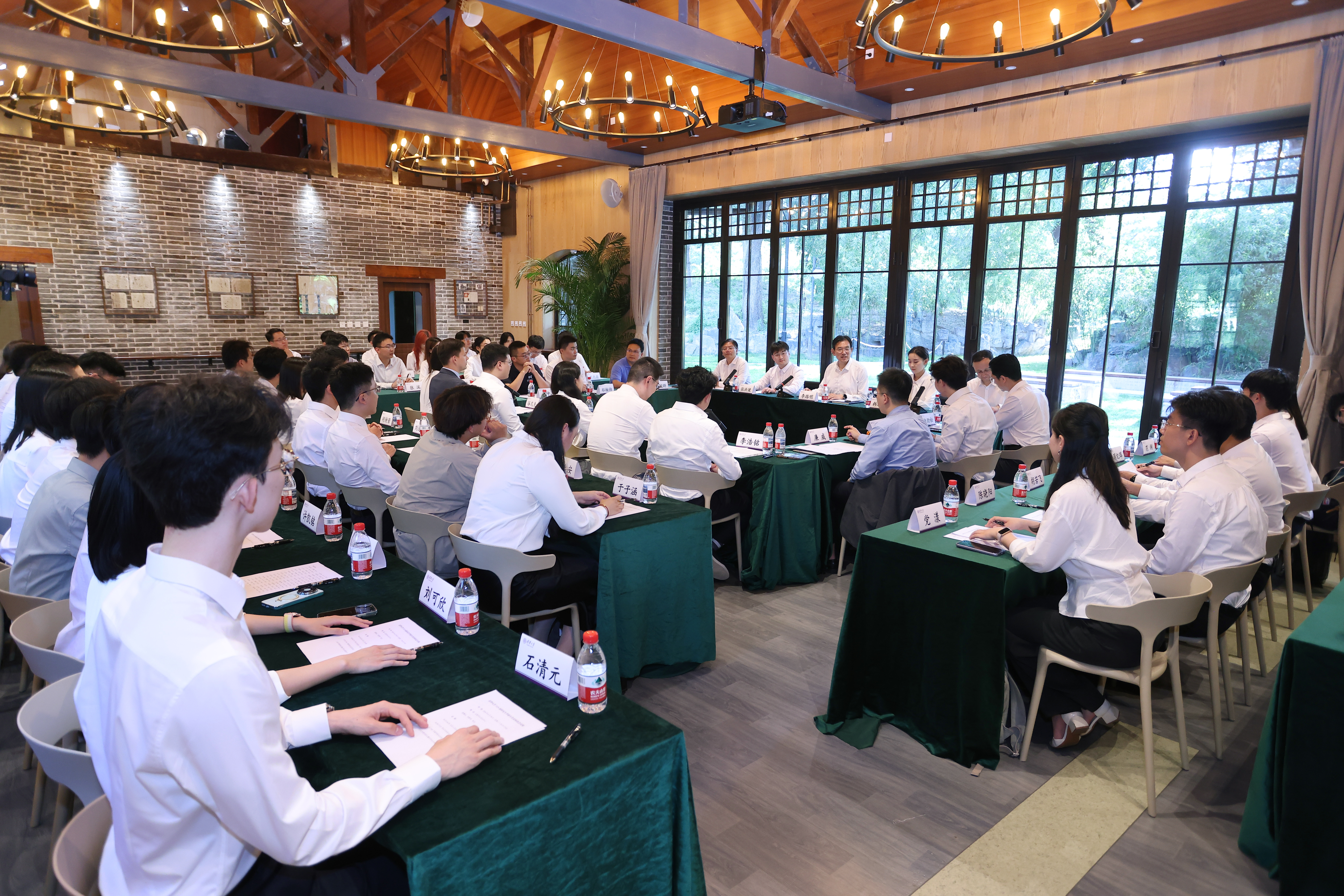 20260624-校长李路明与2026届研究生毕业生代表座谈-曹文鹏-座谈会现场1.JPG