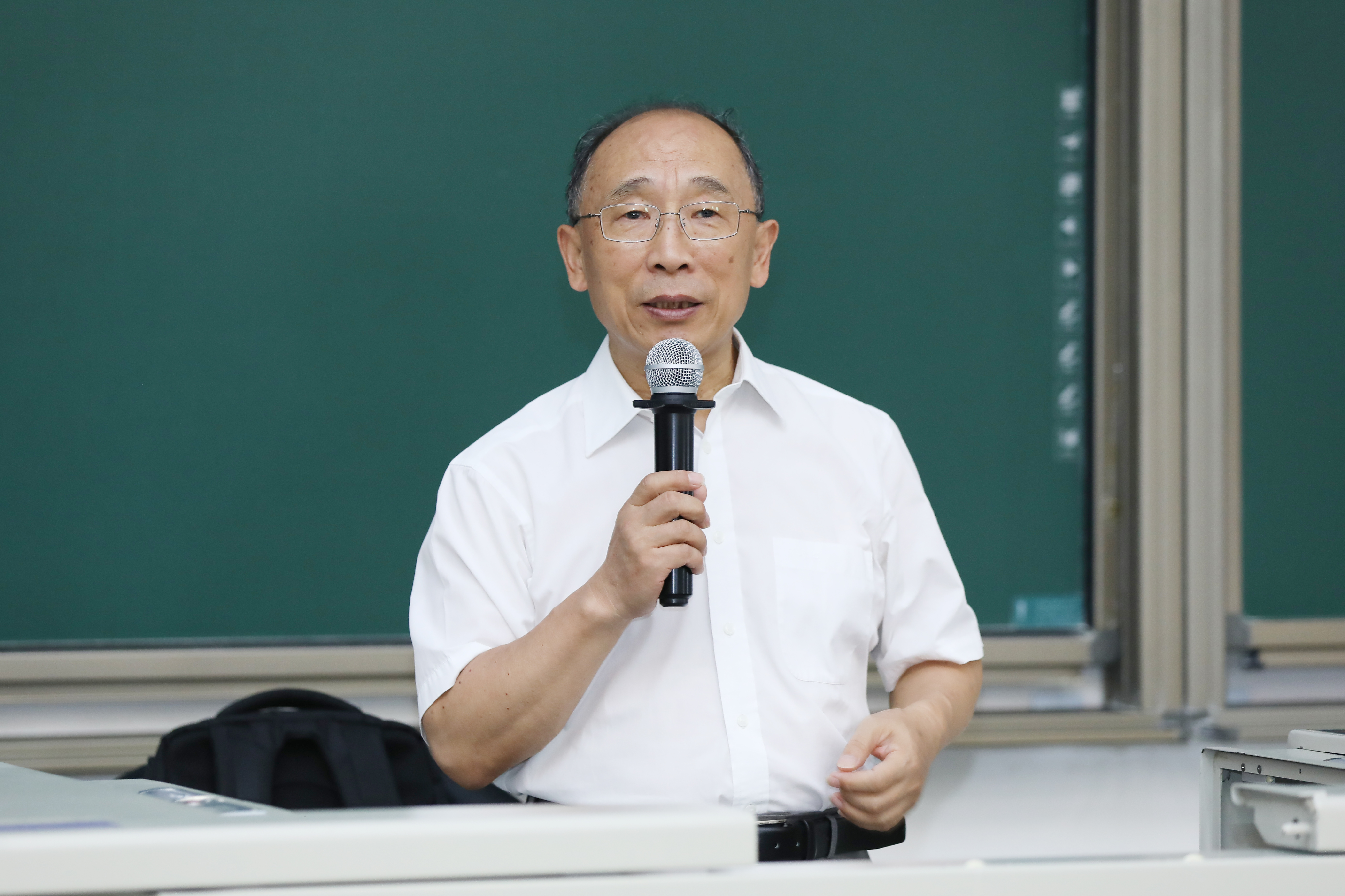 20220816-永利集团304官网开展2022年班主任、辅导员上岗培训-丁文泽-肖贵清作专题报告.JPG