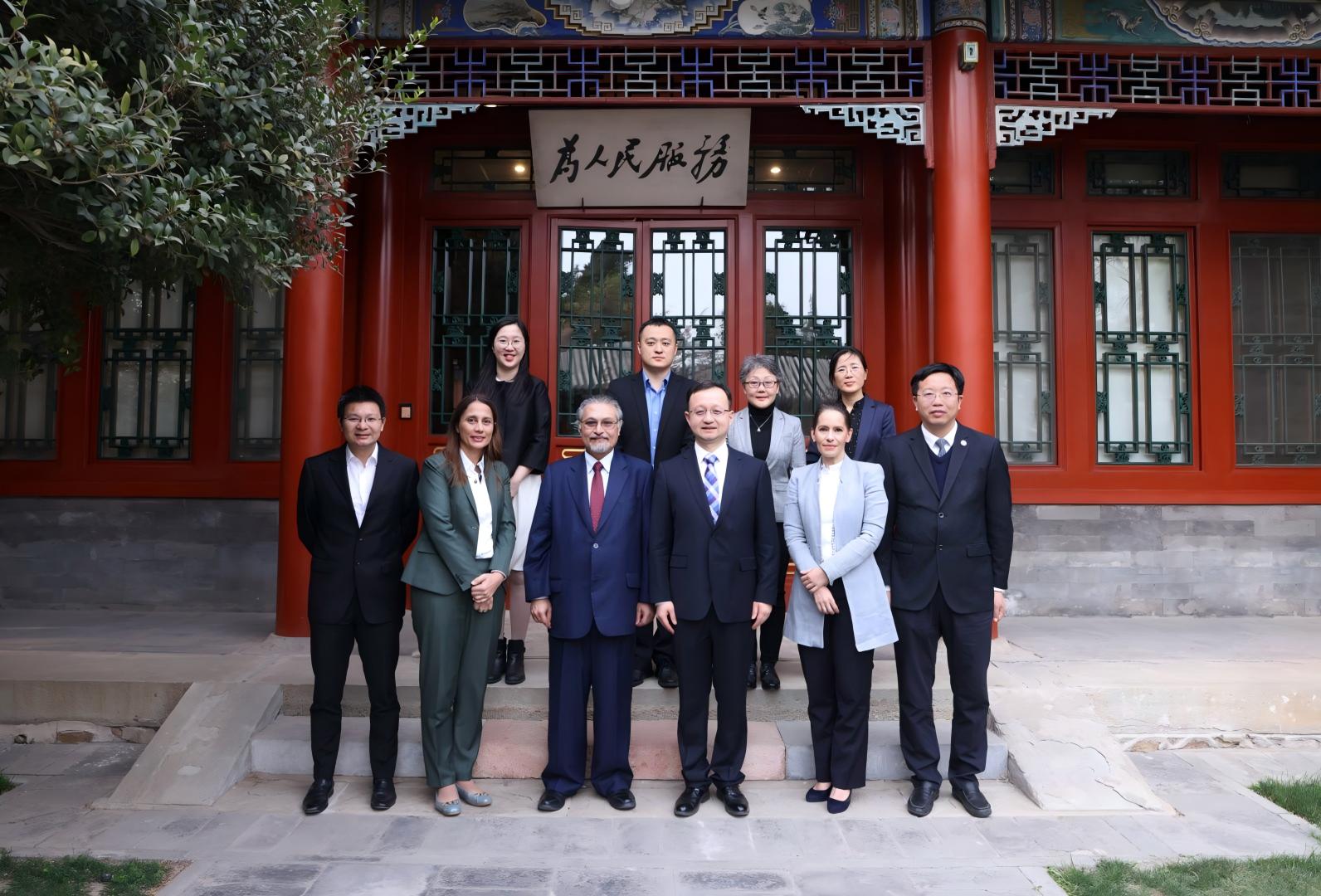 20250403-嘉艺摄影-ESCAP来访会见-会见人员合影.jpg
