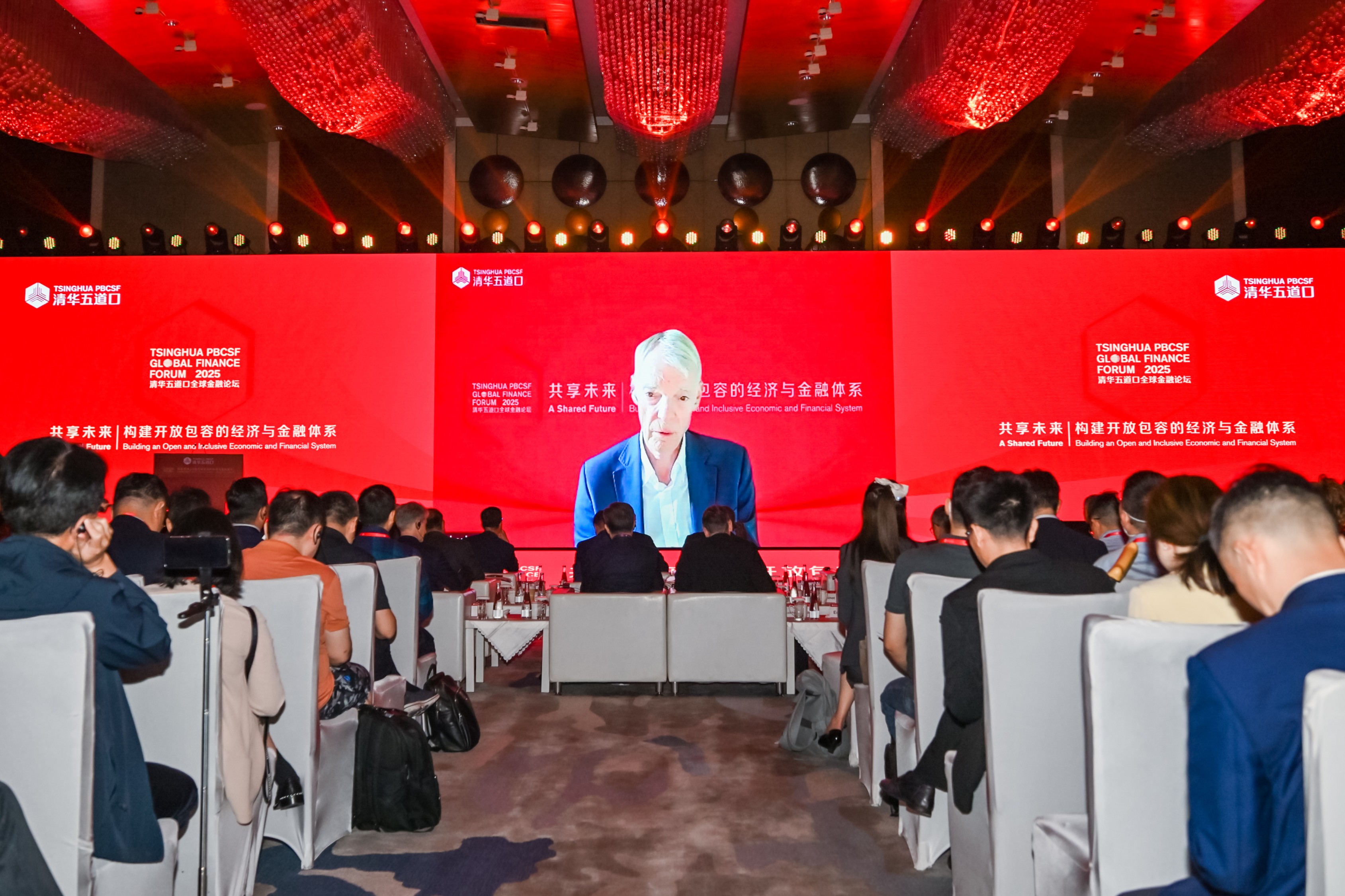 20250517-迈克尔·斯宾塞发表演讲丨2025永利五道口全球金融论坛开幕-金融学院-迈克尔·斯宾塞.jpg