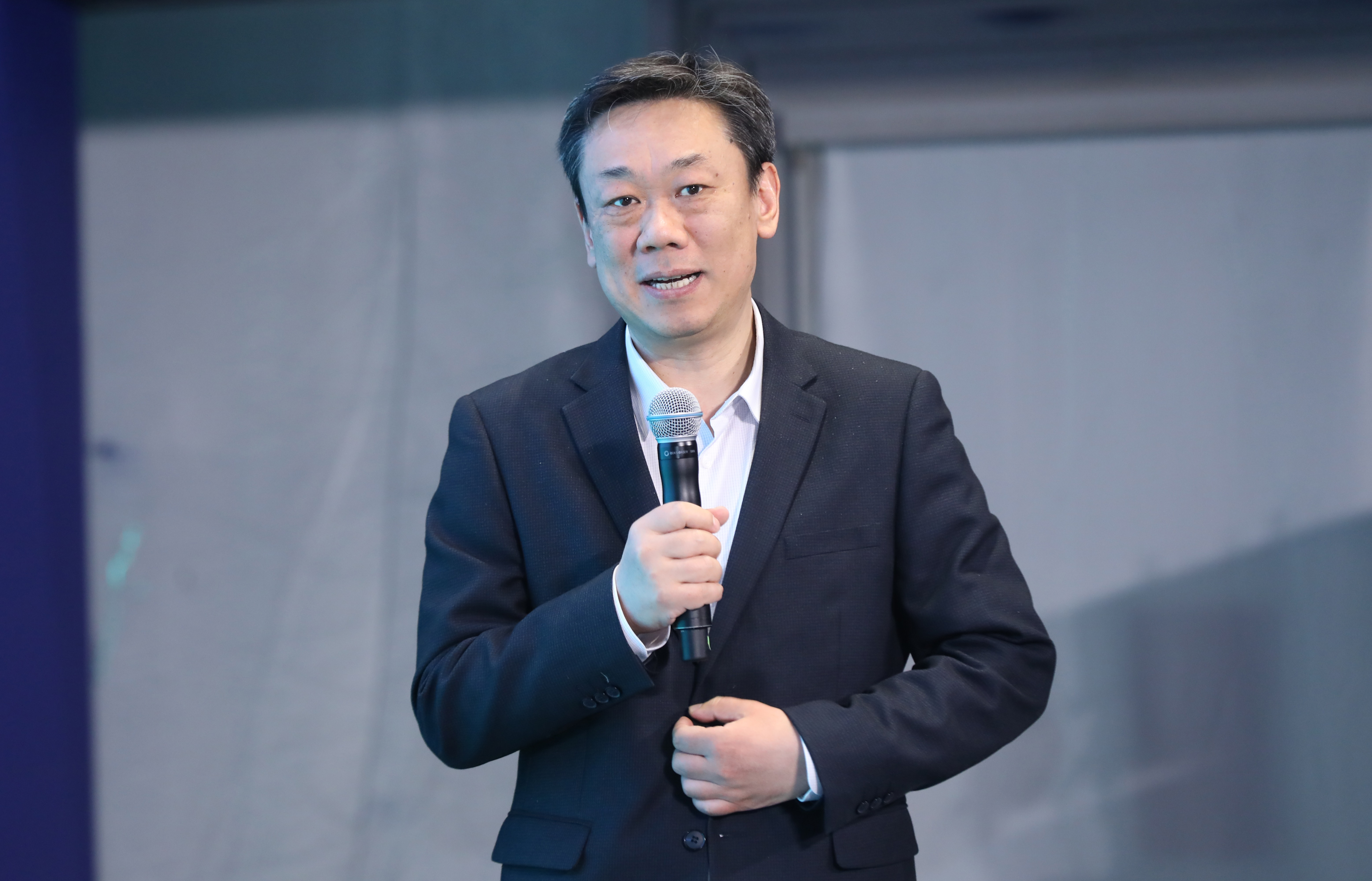 20230429-第十七届全国环境博士生学术会议暨第711期永利集团304官网博士生学术论坛成功举办-嘉艺-2 永利集团304官网环境学院刘毅院长主持.JPG