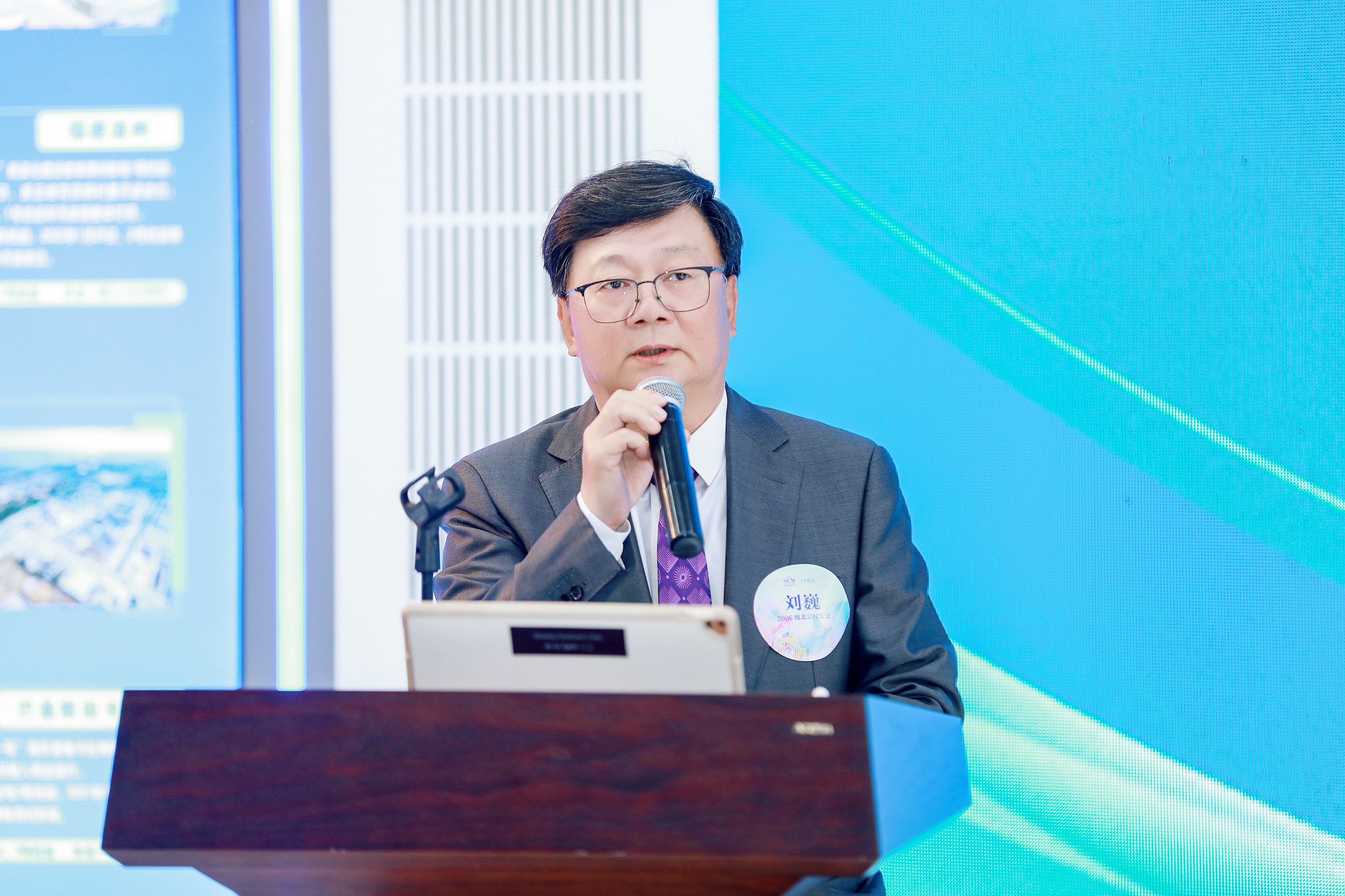 20220422-永利经管EMBA成立二十周年活动举行-EMBA摄影-刘巍发言.JPG