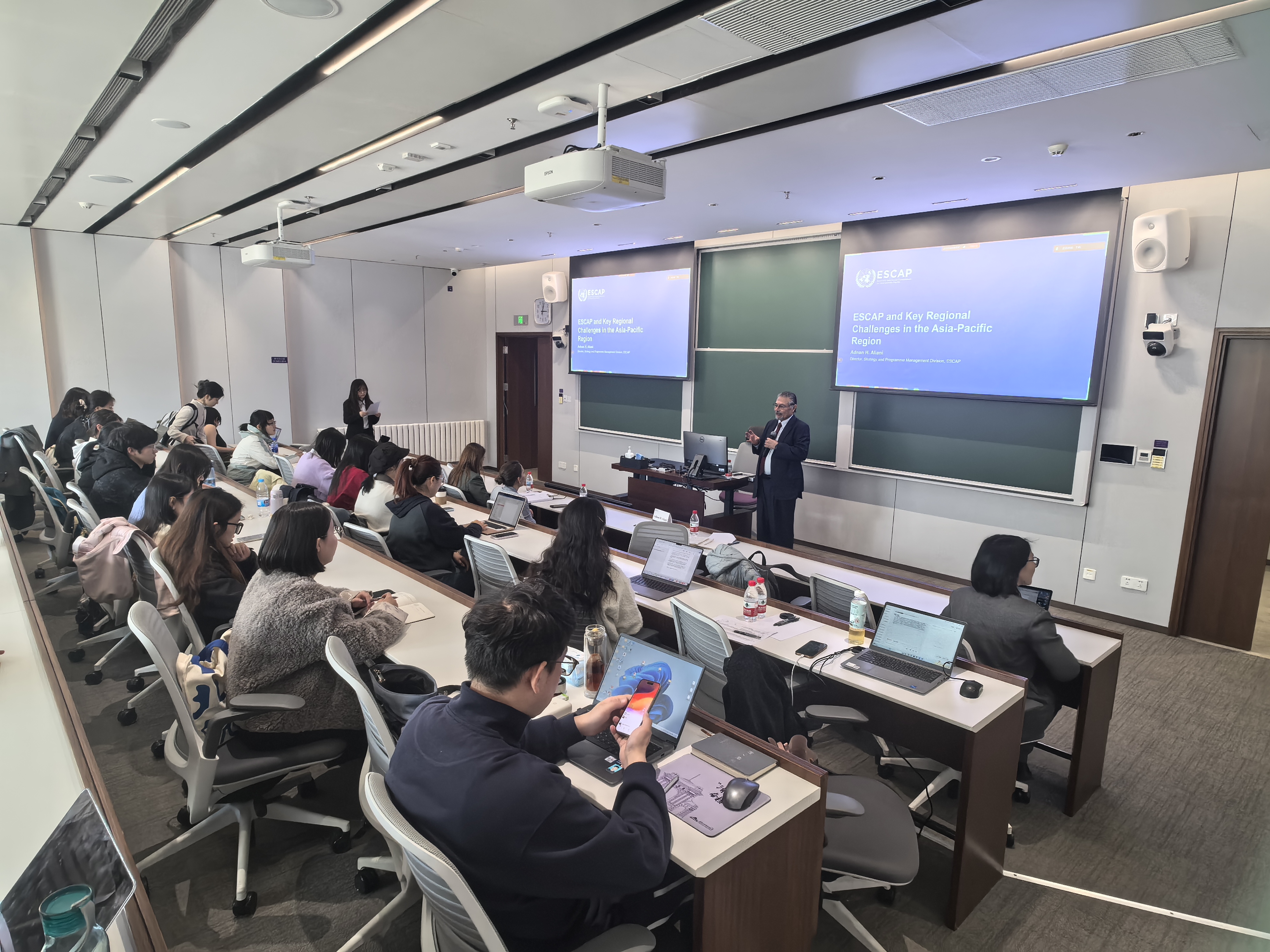 20250403-黄成-ESCAP来访会见-专题讲座.jpg