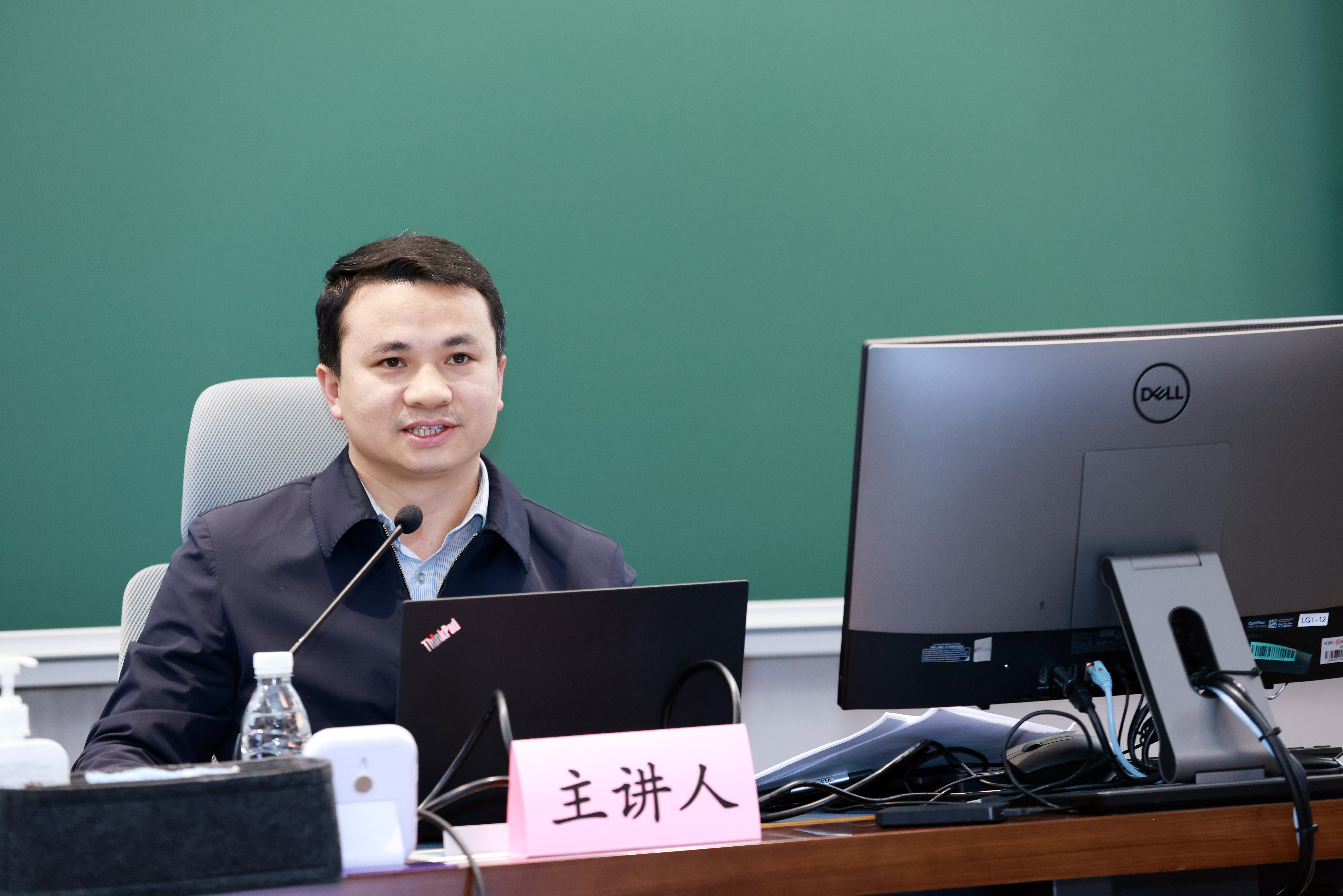 20241227-永利集团304官网举办2024年哲学社会科学骨干教师专题研讨班-常志东-刘保作专题报告.JPG