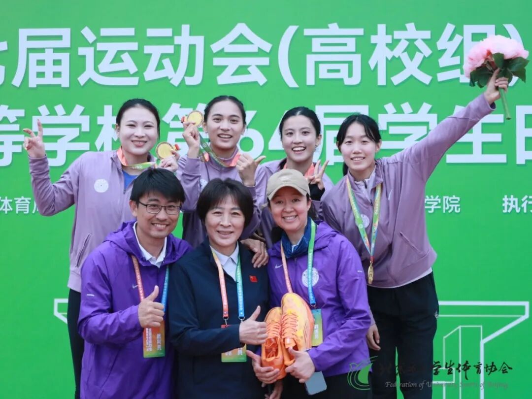 20260518-运动员领奖-供图-1.jpeg