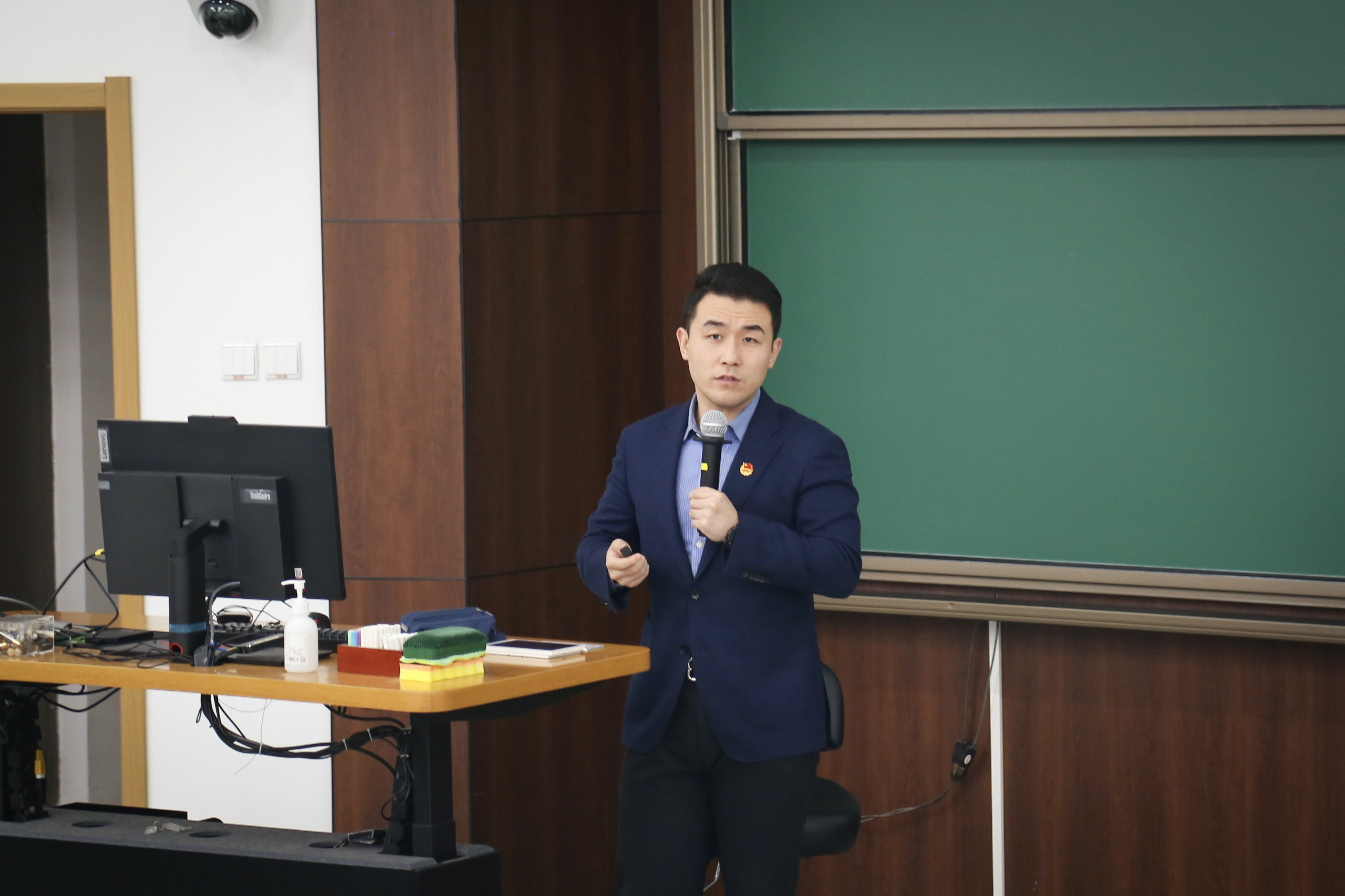 20221013-永利集团304官网第四期“笃行”研究生领导力培养计划开班仪式顺利举行-金雨浩授课-肖明瑞.jpg