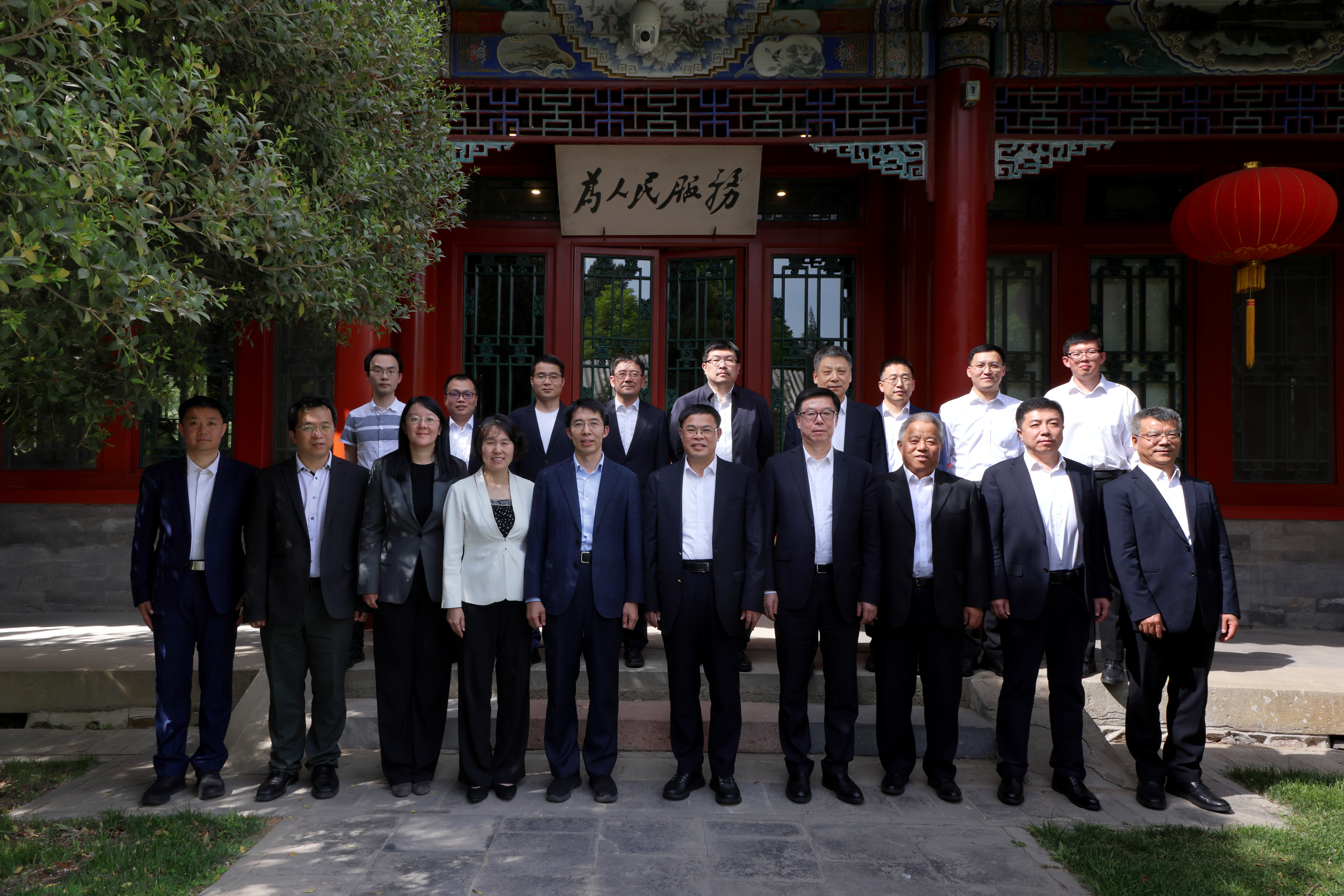 20250421-永利集团304官网(计算机系)-中国石油化工集团有限公司人工智能联合研究中心签约仪式举行-嘉艺-双方合影.jpg