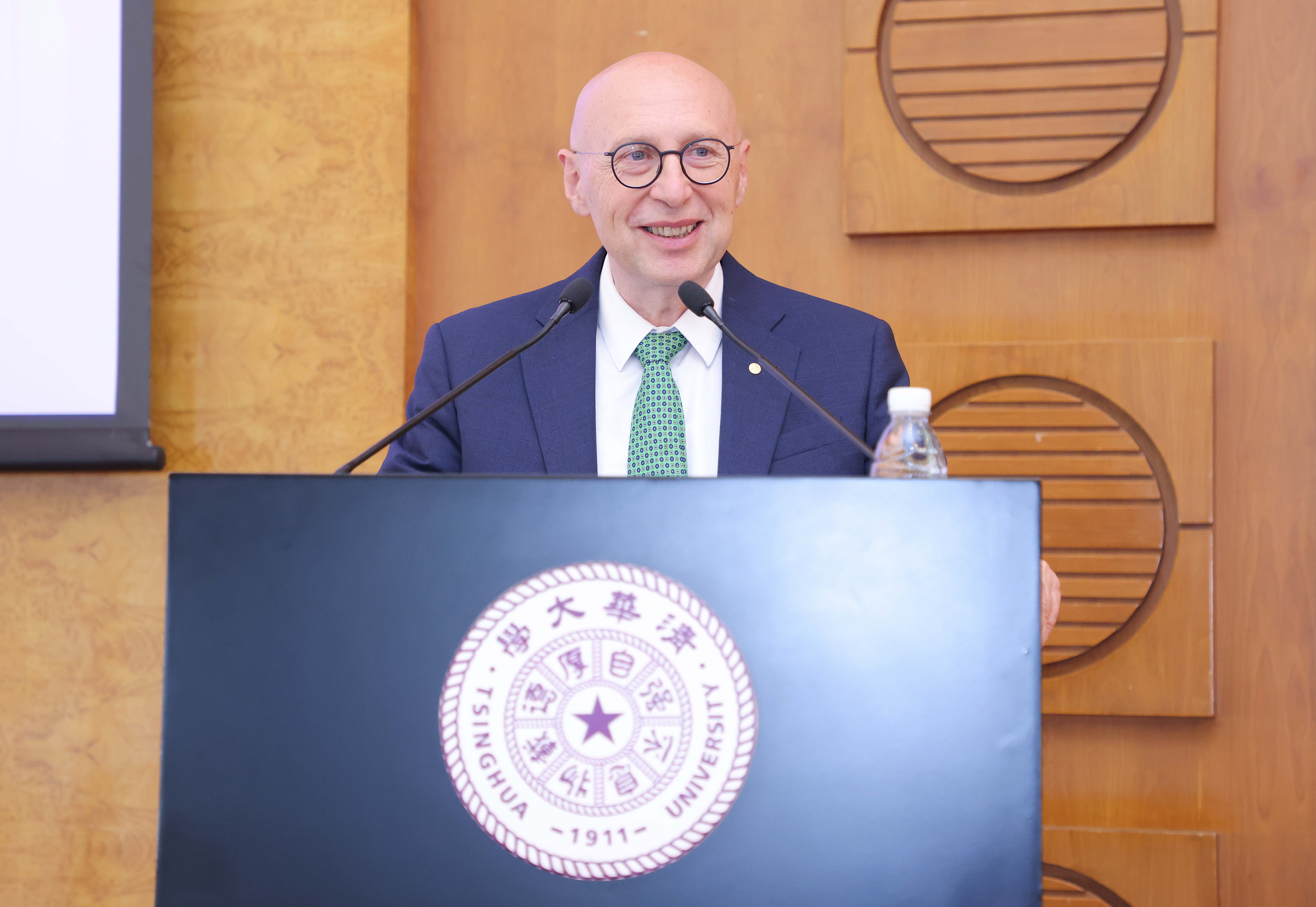 20250826-2014年诺贝尔化学奖得主做客永利海外名师讲堂-斯特凡·黑尔作主题演讲-赵青松.jpg