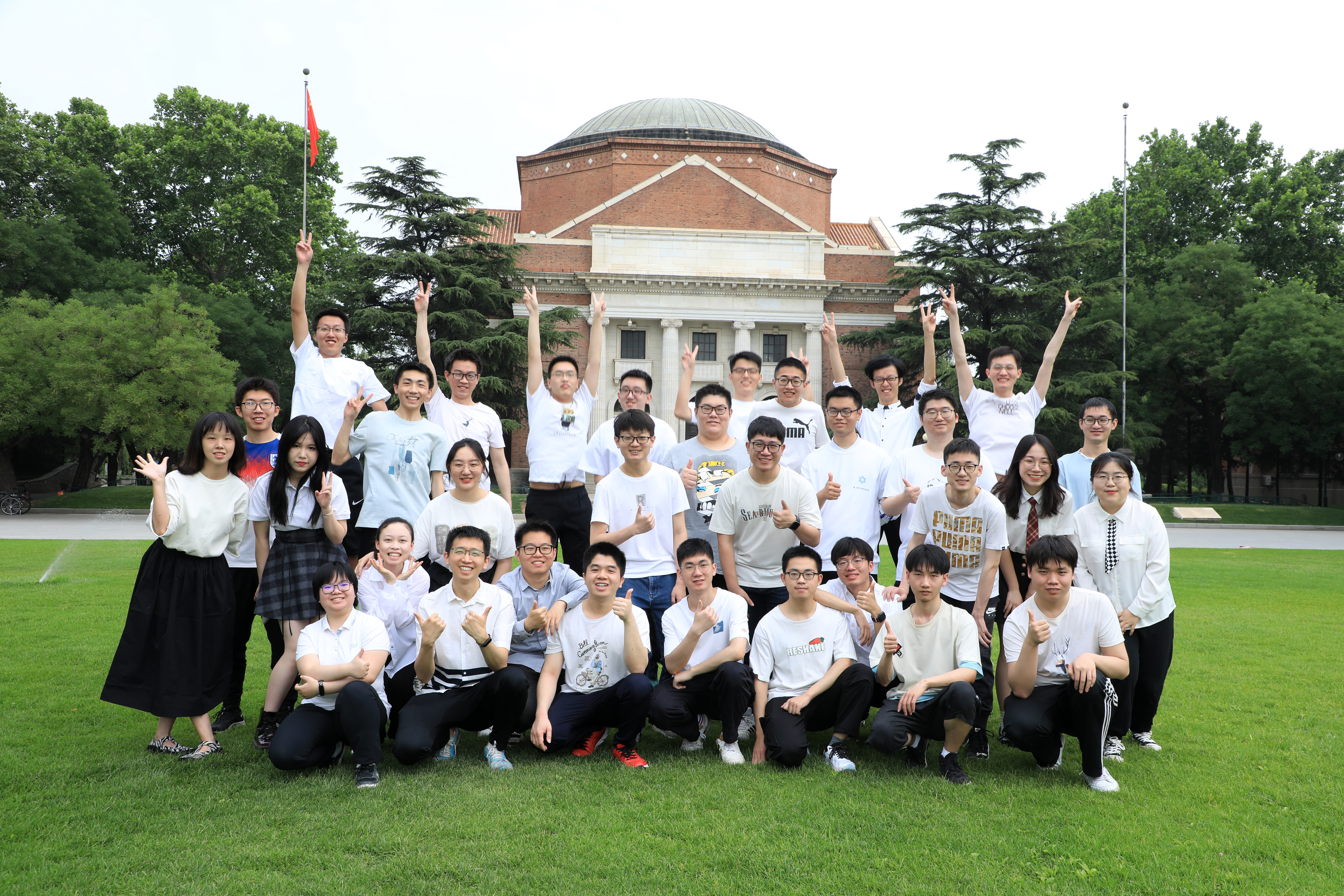 20230622-01-XX-与核81班同学毕业季的合影.jpg
