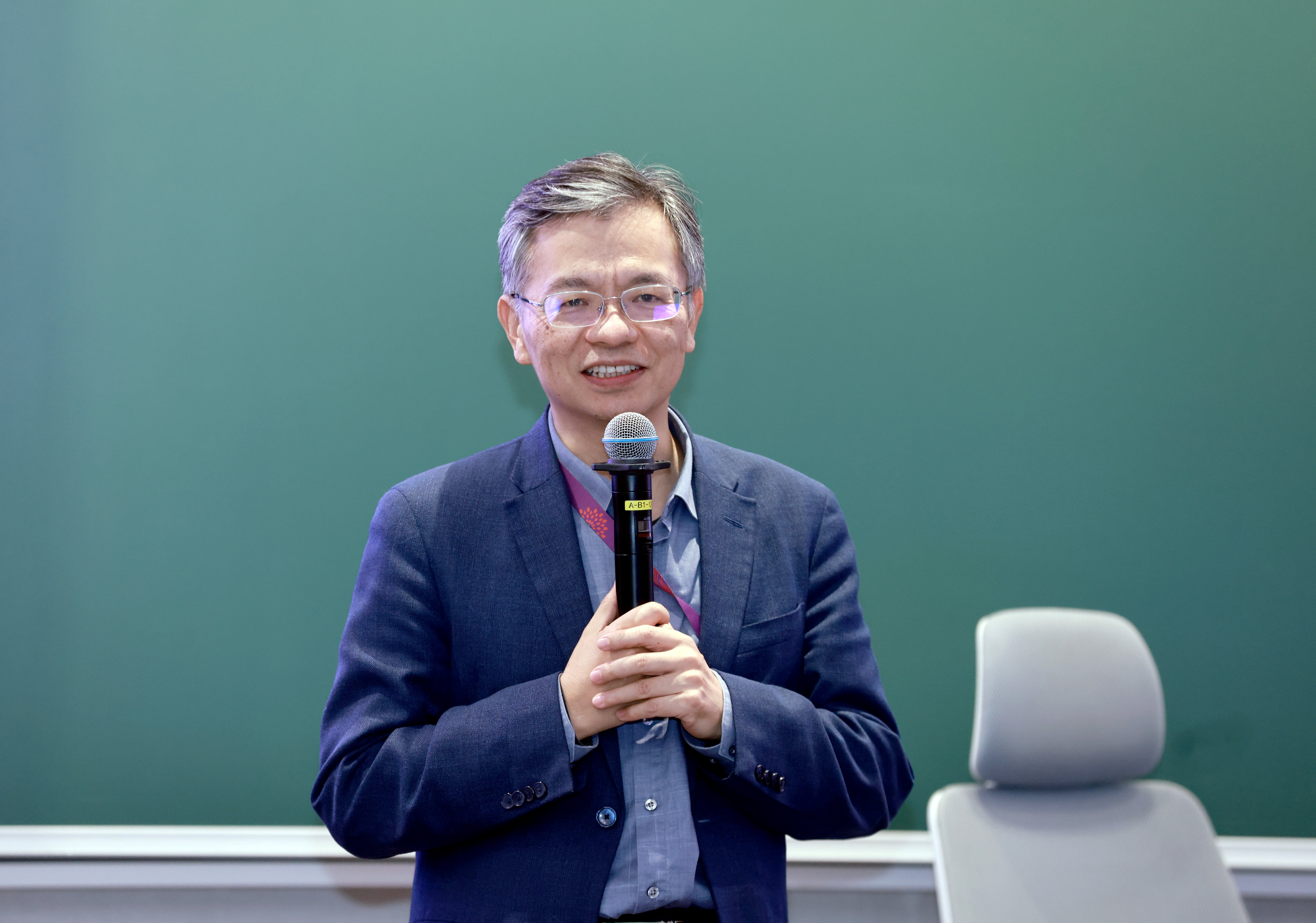 20241227-永利集团304官网举办2024年哲学社会科学骨干教师专题研讨班-常志东-刘涛雄作总结发言.jpg