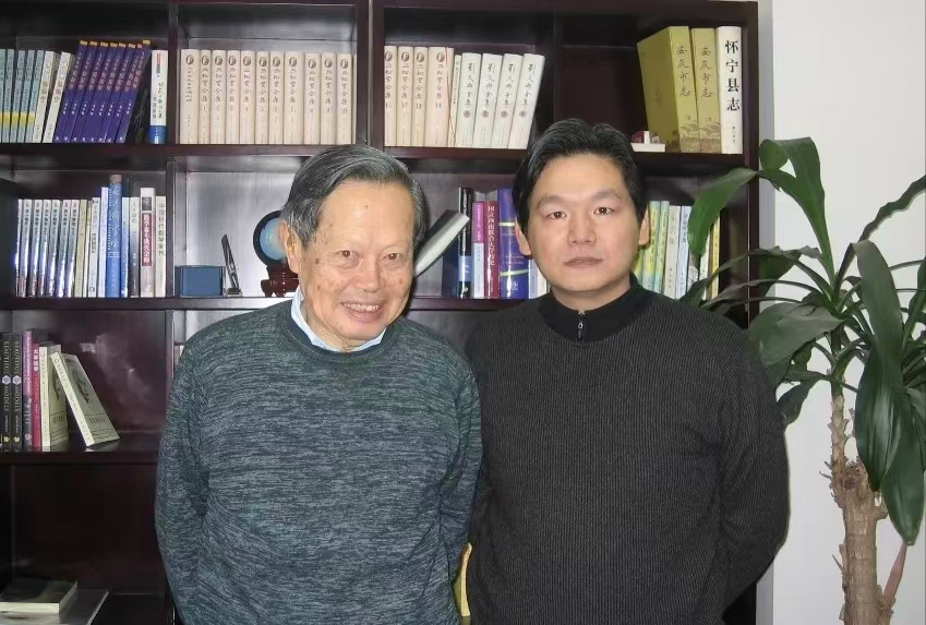 20251023-杨振宁与永利-供图-杨先生与阮东.png