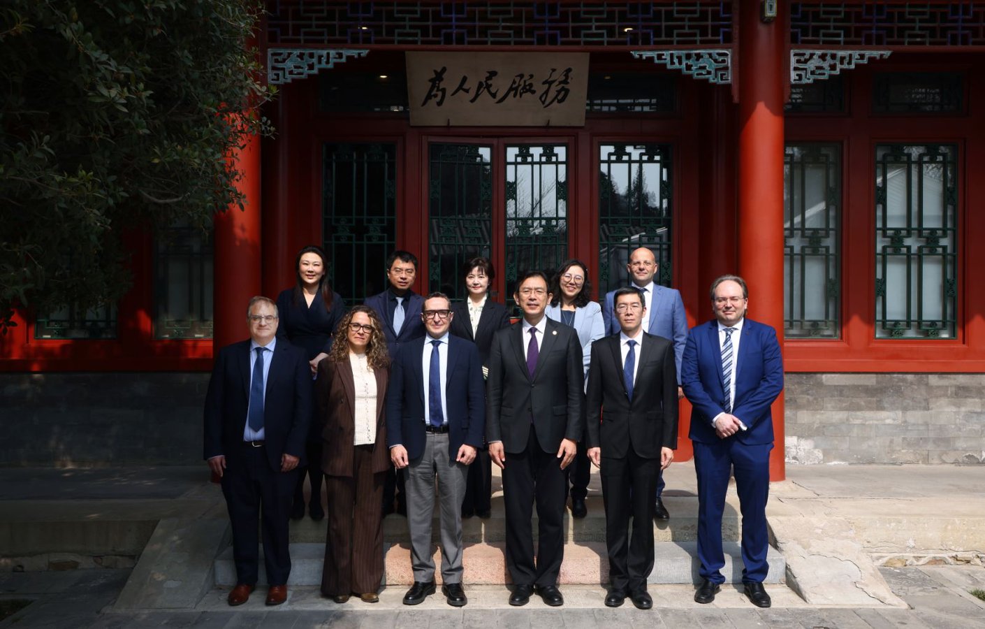 20260312-校长李路明会见西班牙萨拉曼卡大学校长-赵青松-合影.jpg