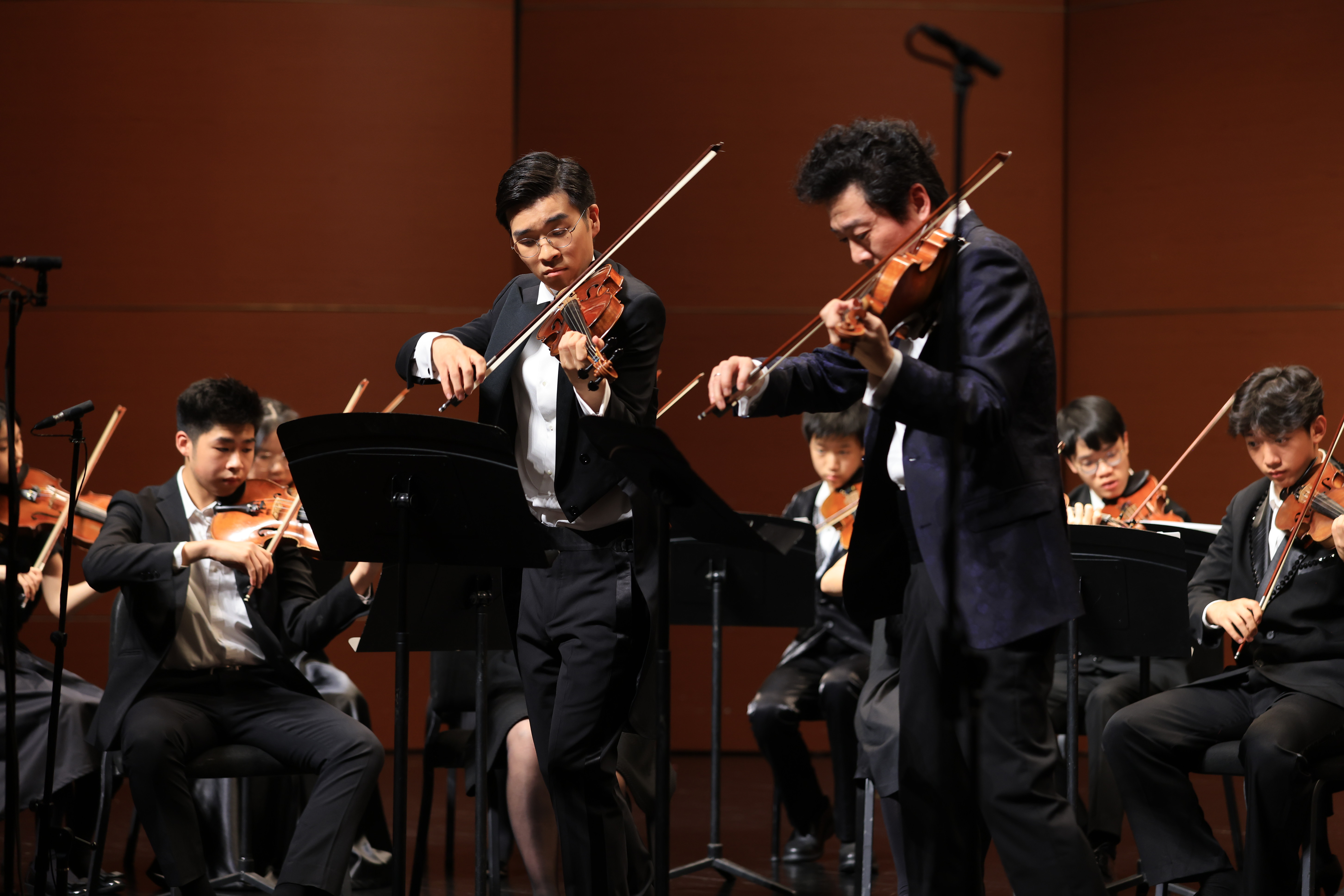 20230713-北京香港永利学生暑期音乐营-艺教中心-吕思清与李泽森合作双小提琴协奏曲.jpg
