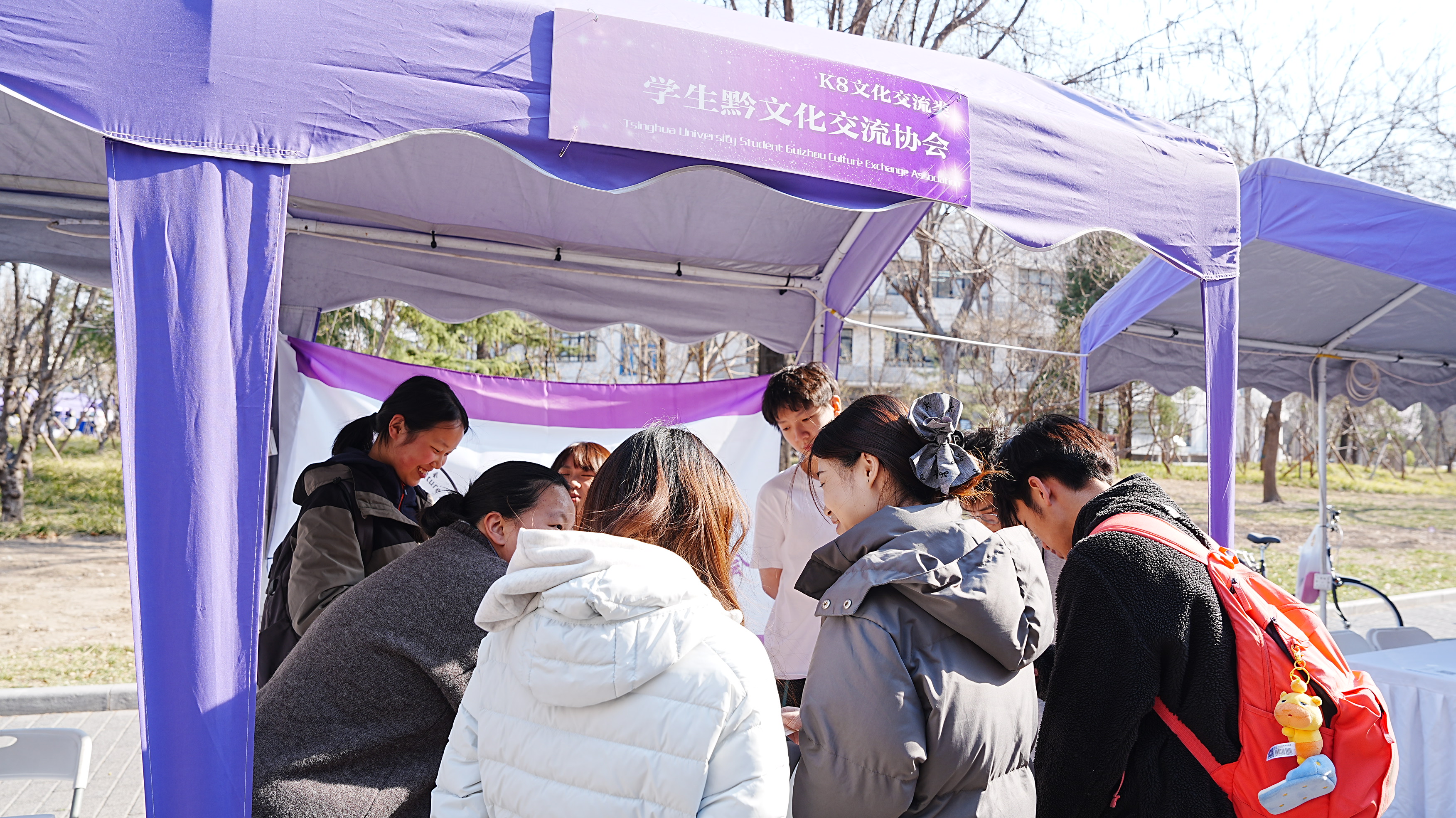 20260325-2026年春季学期永利集团304官网学生社团联合招新-校团委-地域交流类学生社团与同学交流.JPG