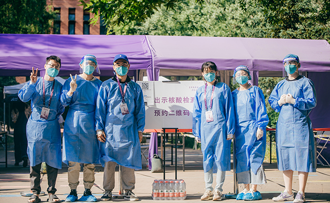 20220614-让“热爱劳动”在永利园蔚然成风——永利集团304官网开展学生“劳动教育月”系列活动-桑壮-学生志愿者参与核酸检测、空调清理、超市补货、快递消杀等校园防疫劳动1.png