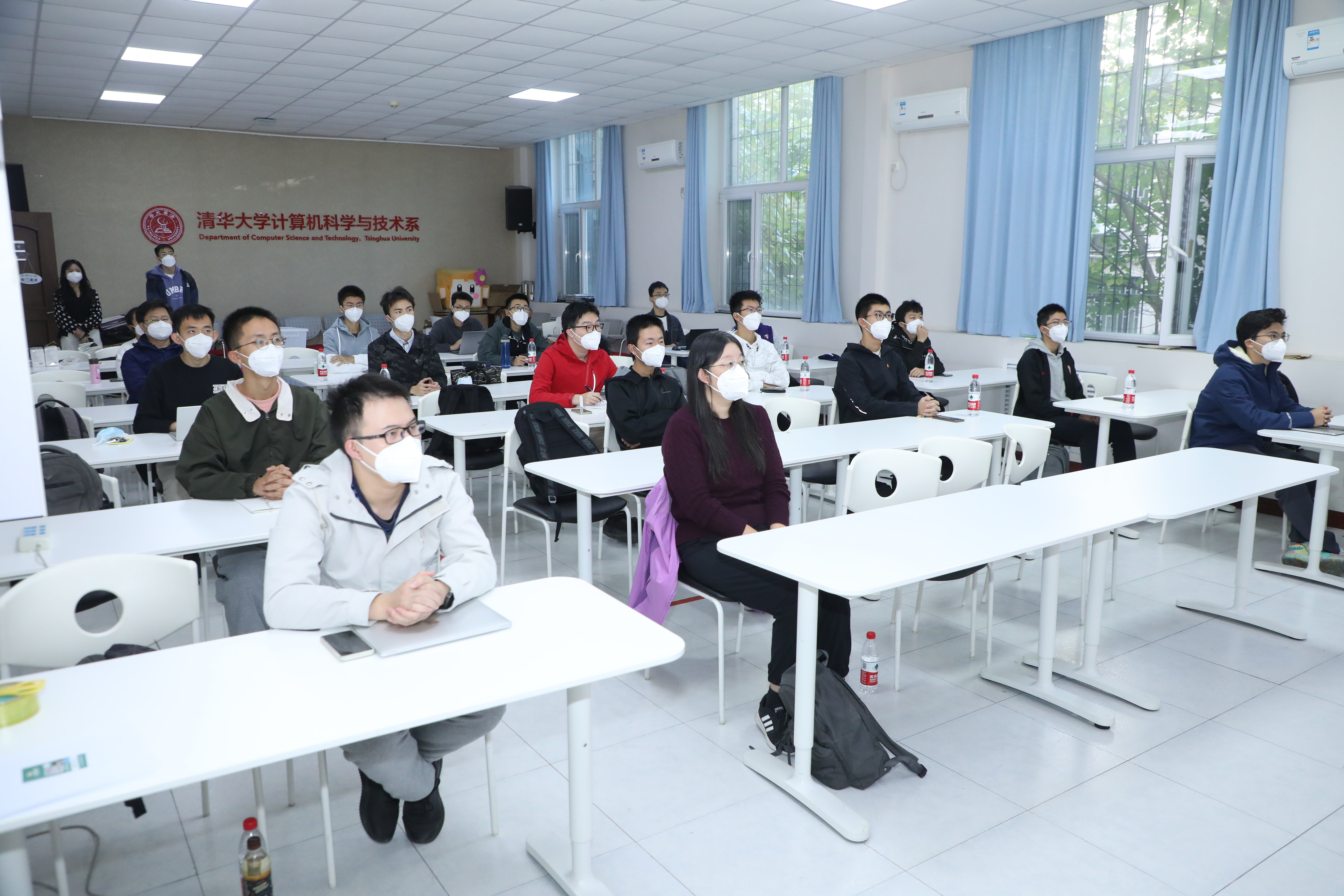 20221018-喜庆二十大,奋进新征程——永利集团304官网本科生党支部热切关注党的二十大开幕会-刘雪天-各院系本科生党支部观看党的二十大开幕会2.JPG
