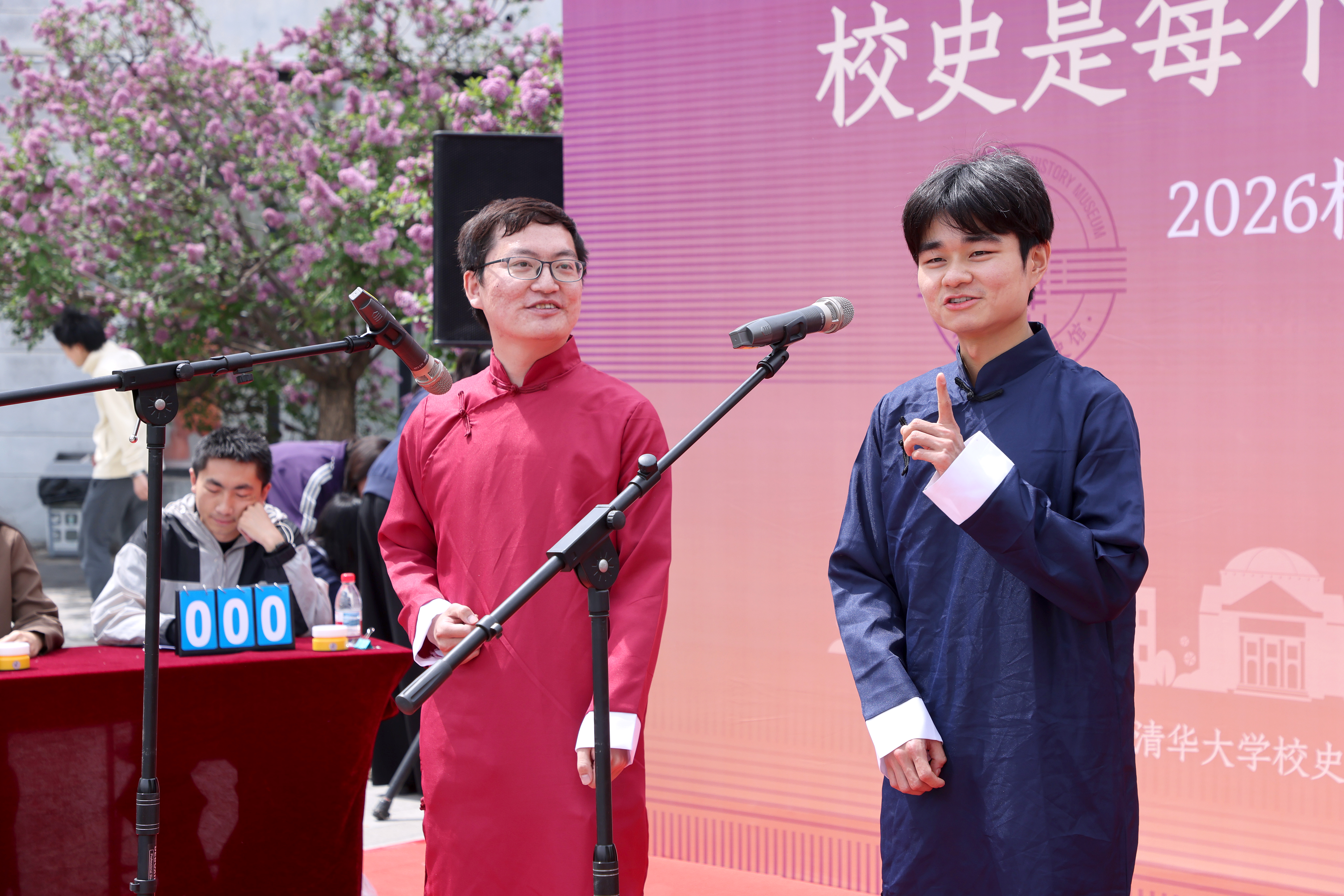 20260422-校史教育宣传日-杨艳宾-志愿者分享与表演1.jpg