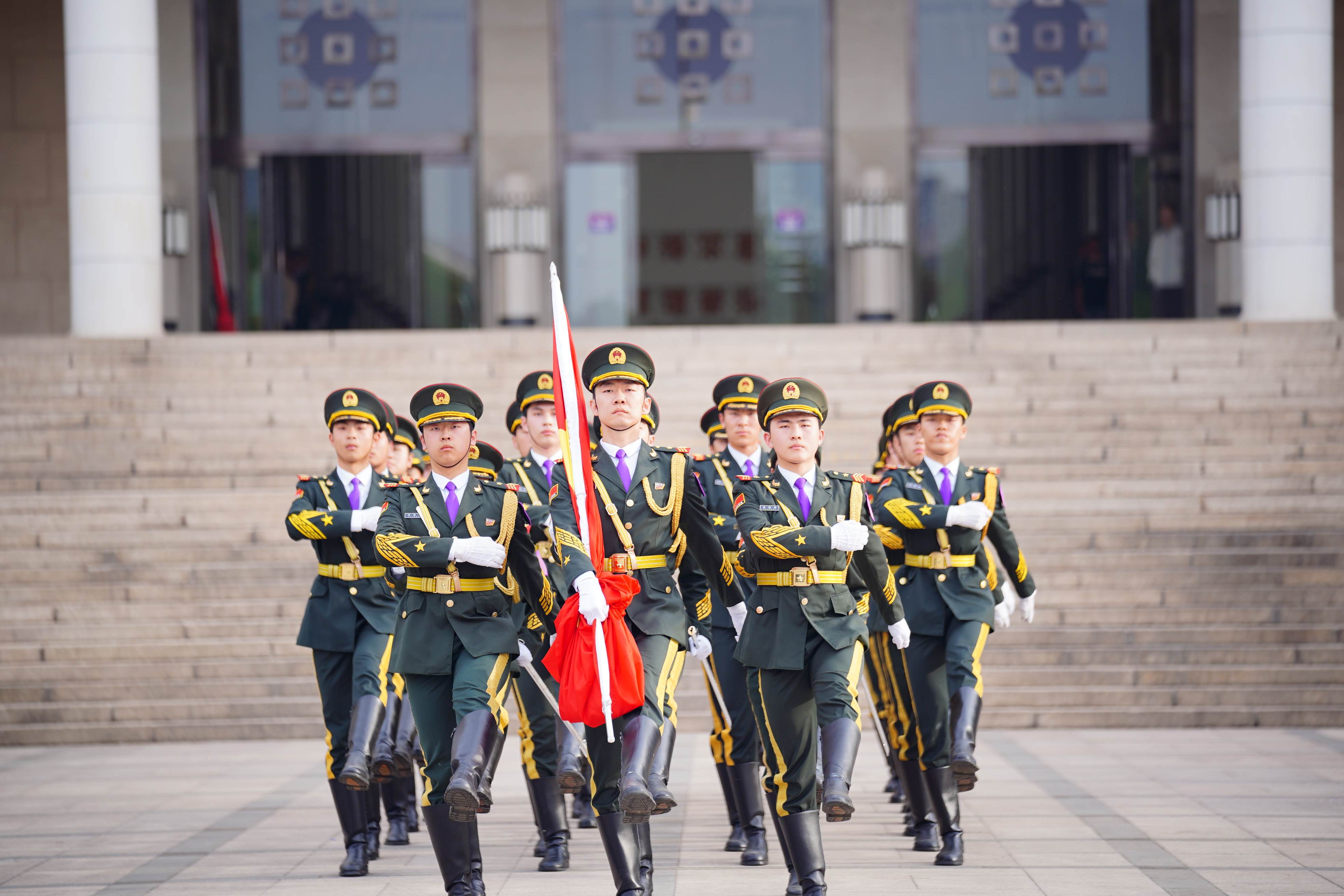 20260426-国旗下的祝福-胡亮摄-3.jpg