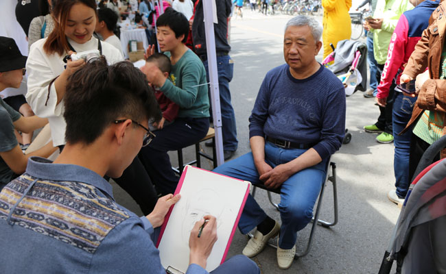 校友参与素拓活动.jpg